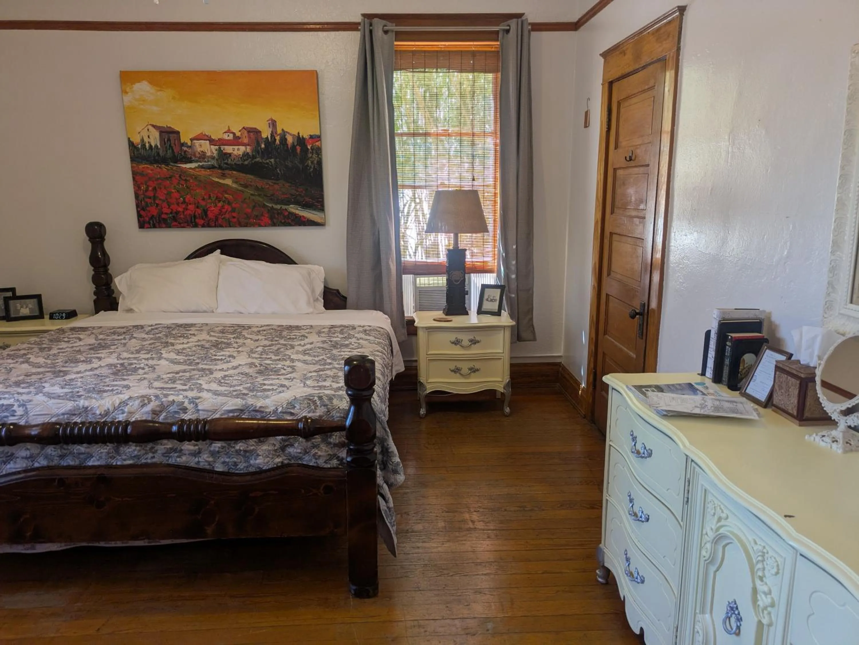 Bed in The Oliver House - Adults Only