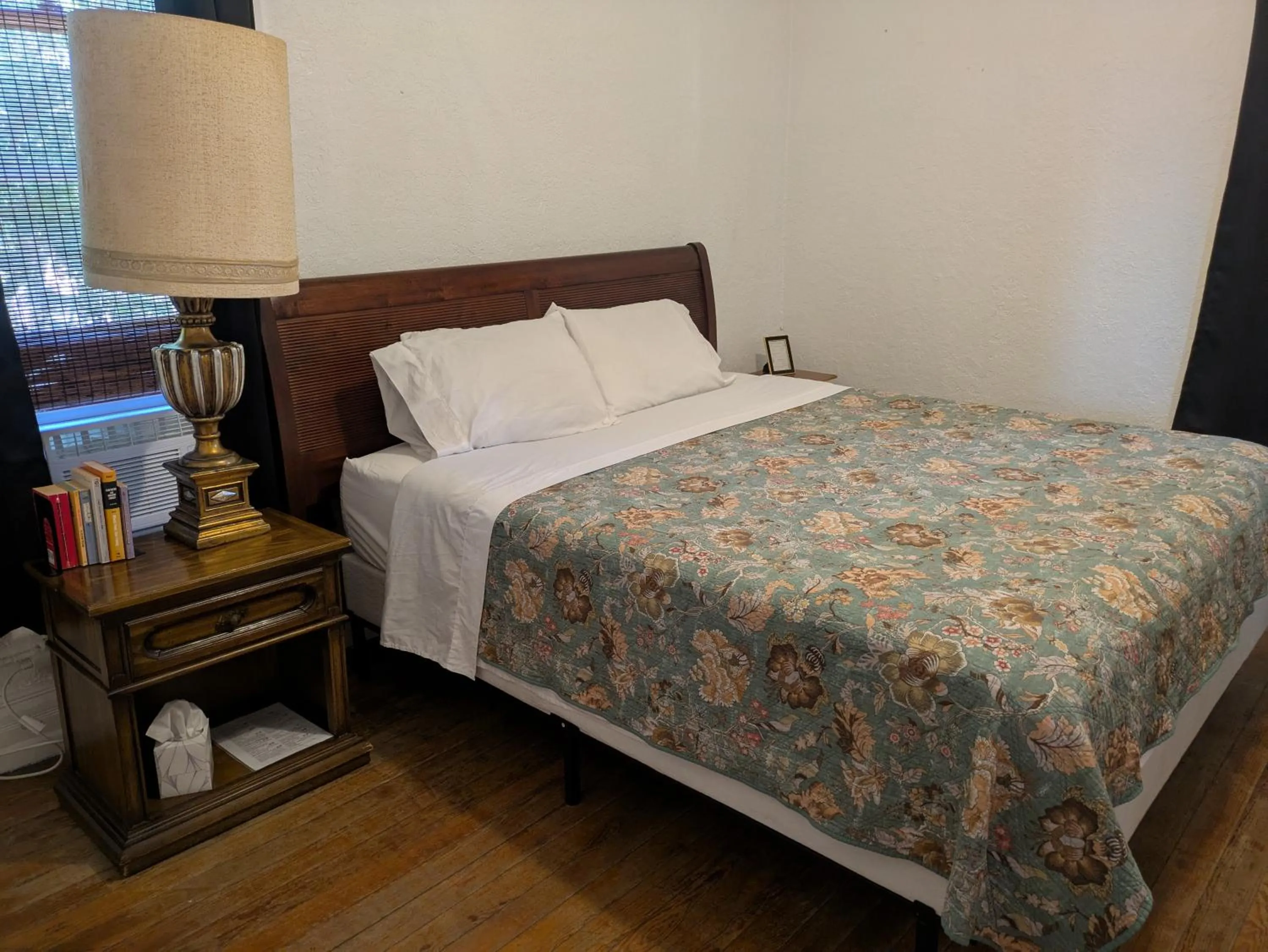 Bed in The Oliver House - Adults Only