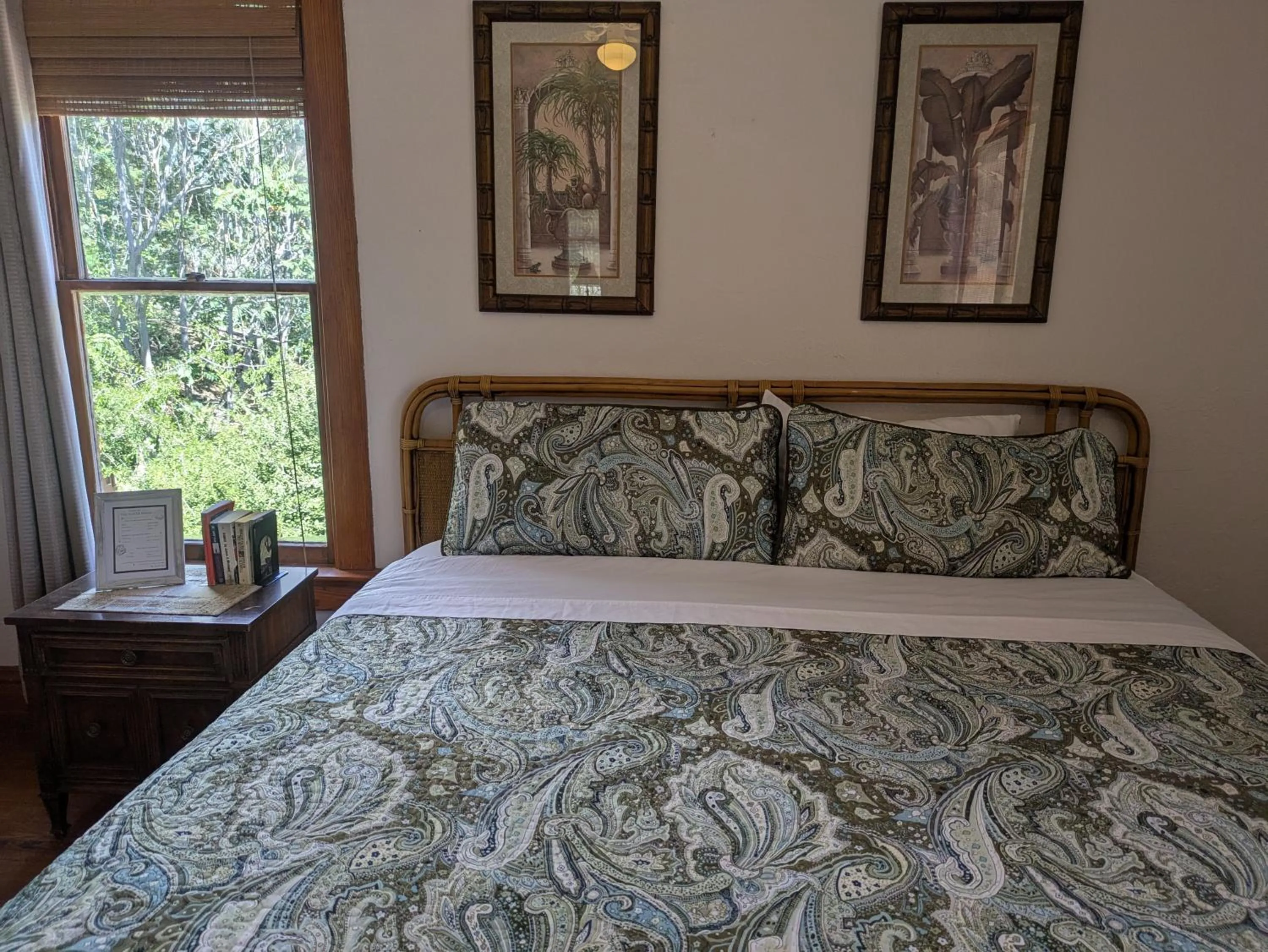 Bed in The Oliver House - Adults Only