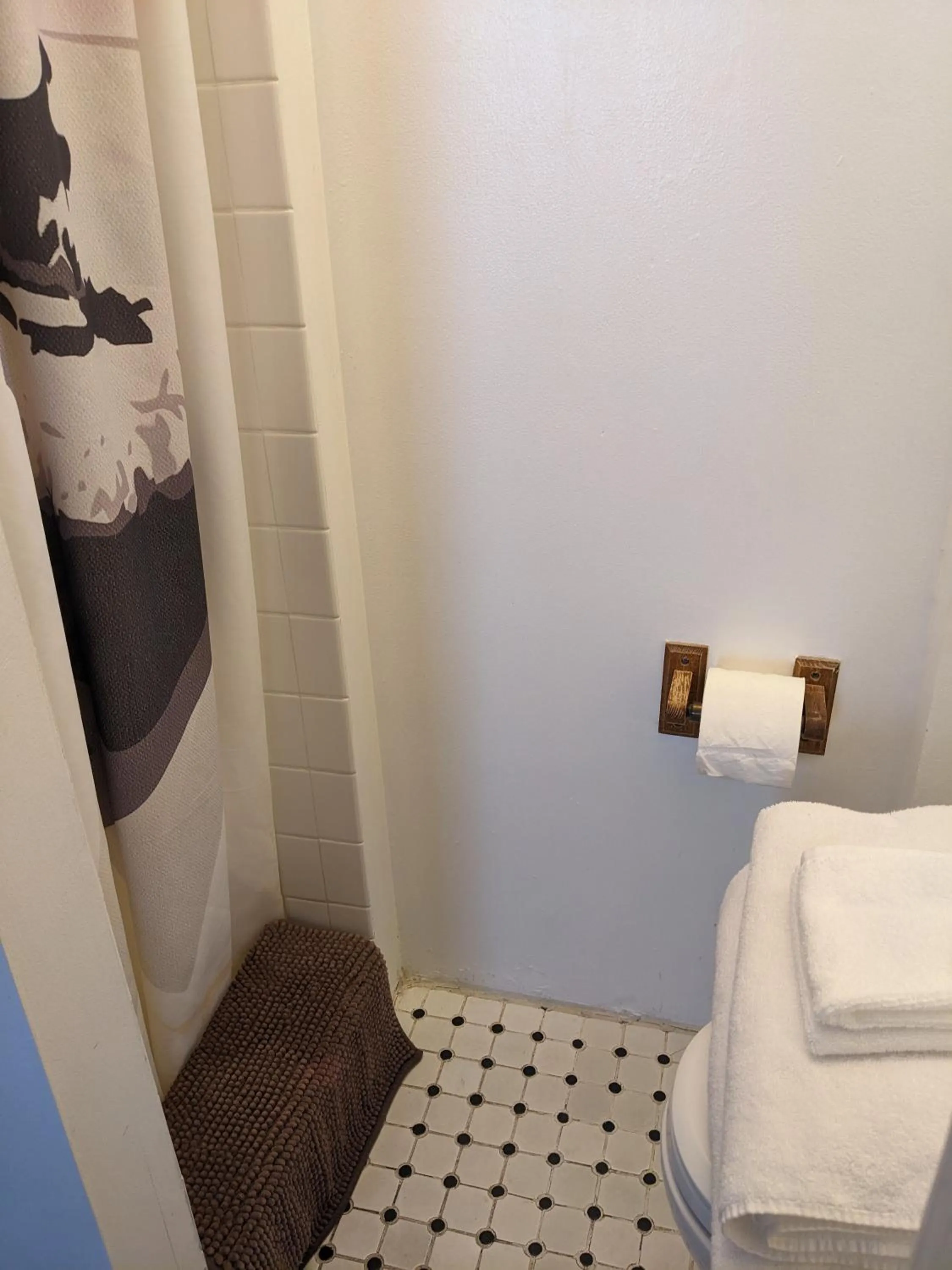 Shower, Bed in The Oliver House - Adults Only
