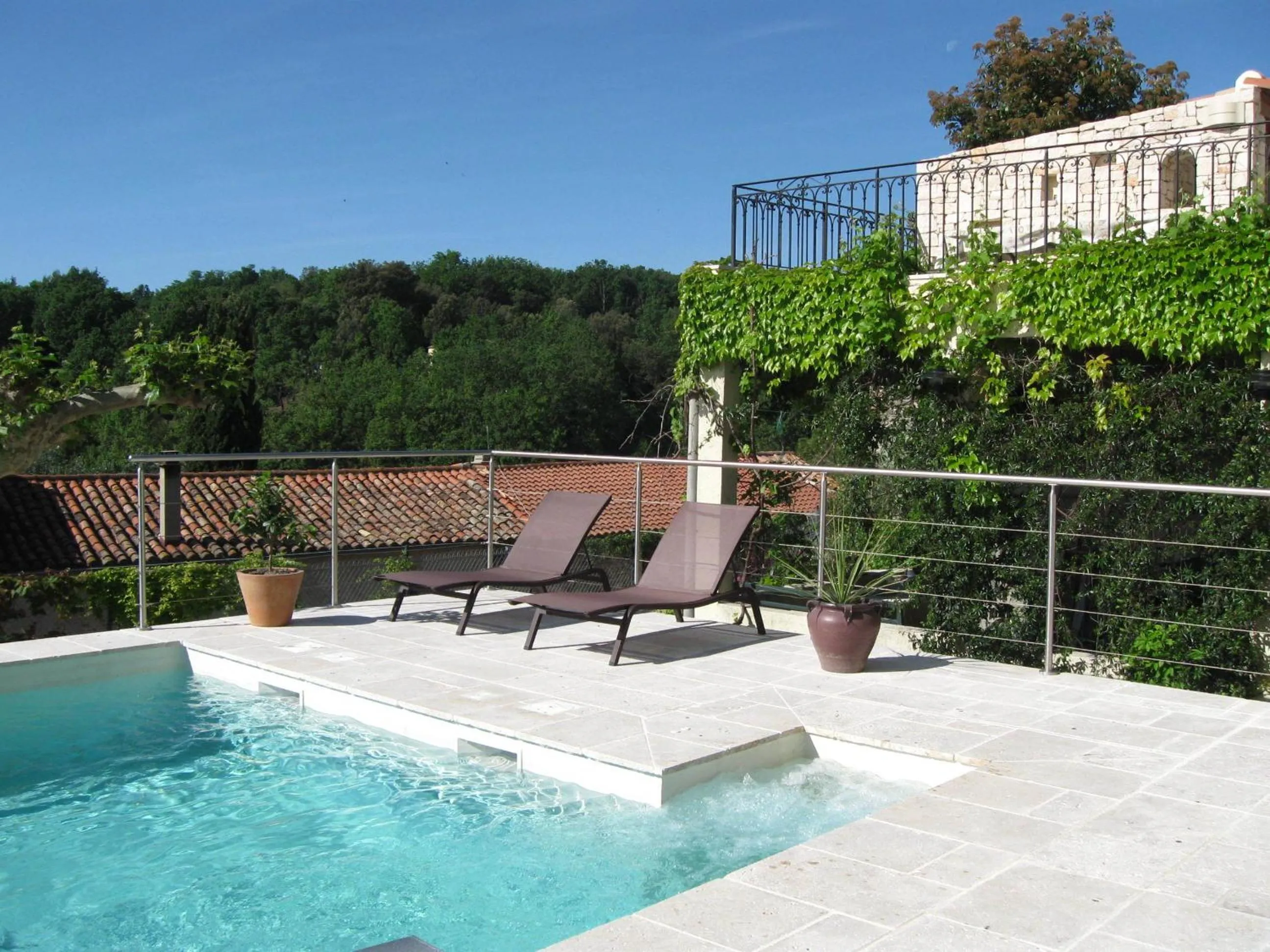 Swimming pool in La Maison du Passage - Chambres - Suites premium, Spa, Piscine et Restaurant