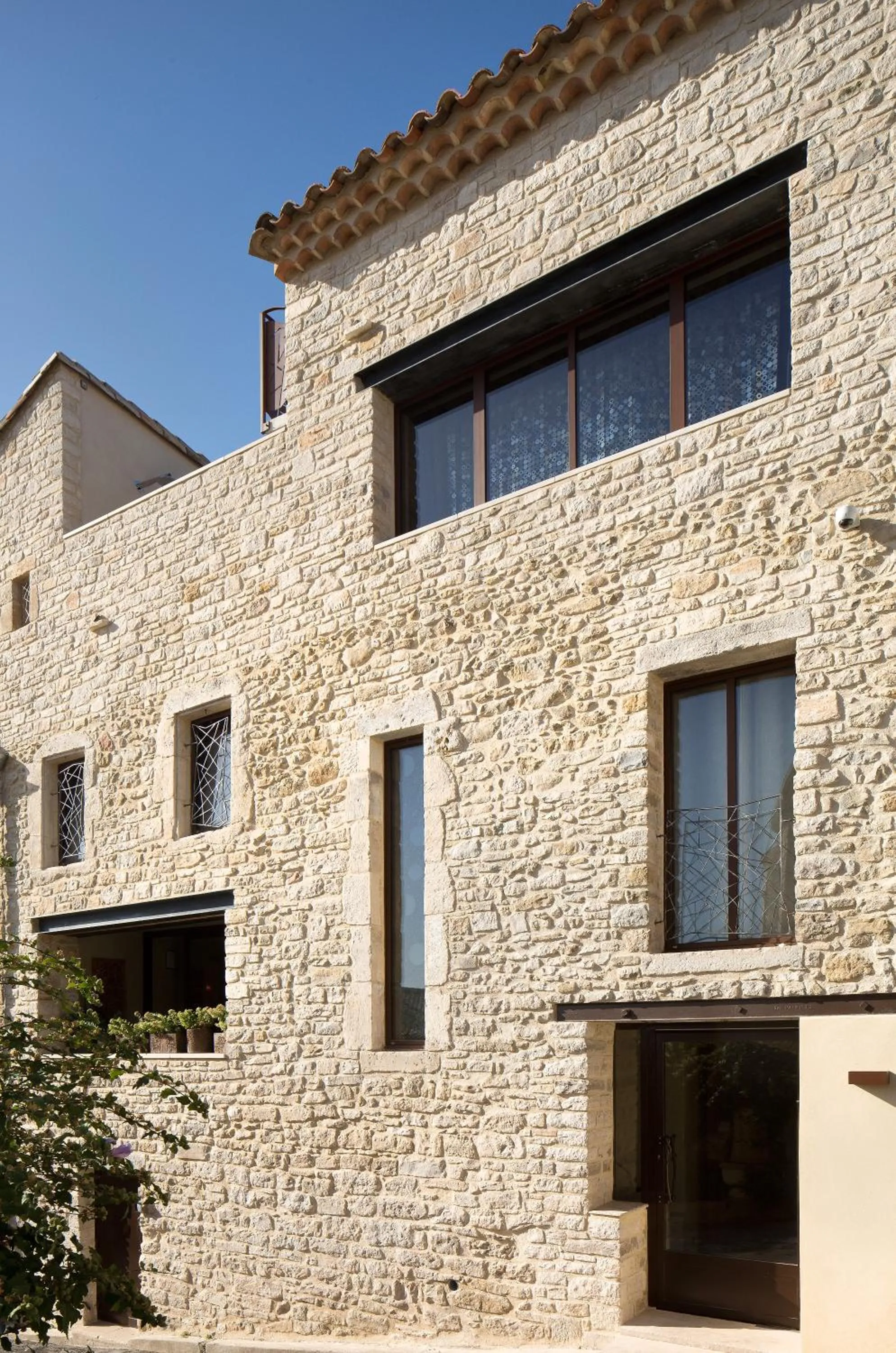 Facade/entrance in La Maison du Passage - Chambres - Suites premium, Spa, Piscine et Restaurant