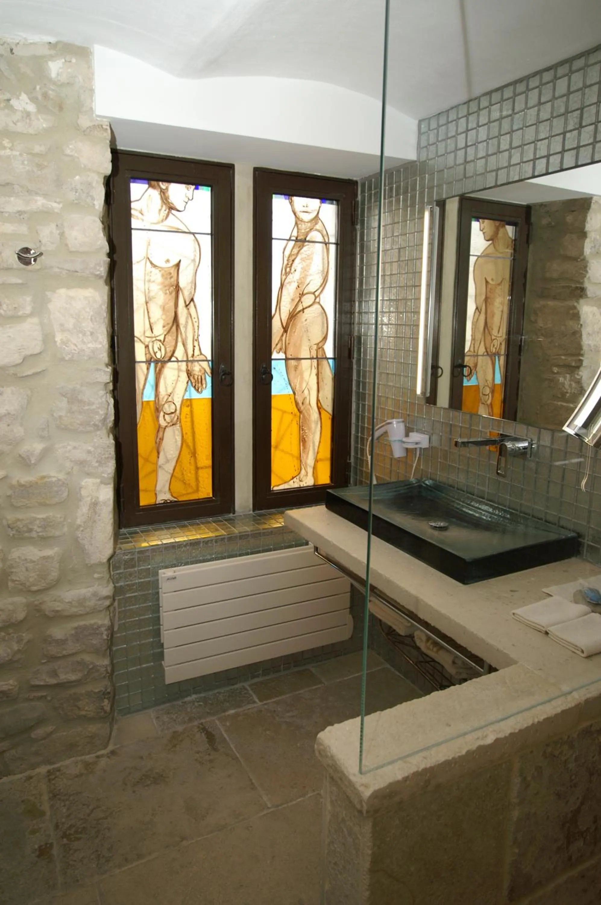 Bathroom in La Maison du Passage - Chambres - Suites premium, Spa, Piscine et Restaurant