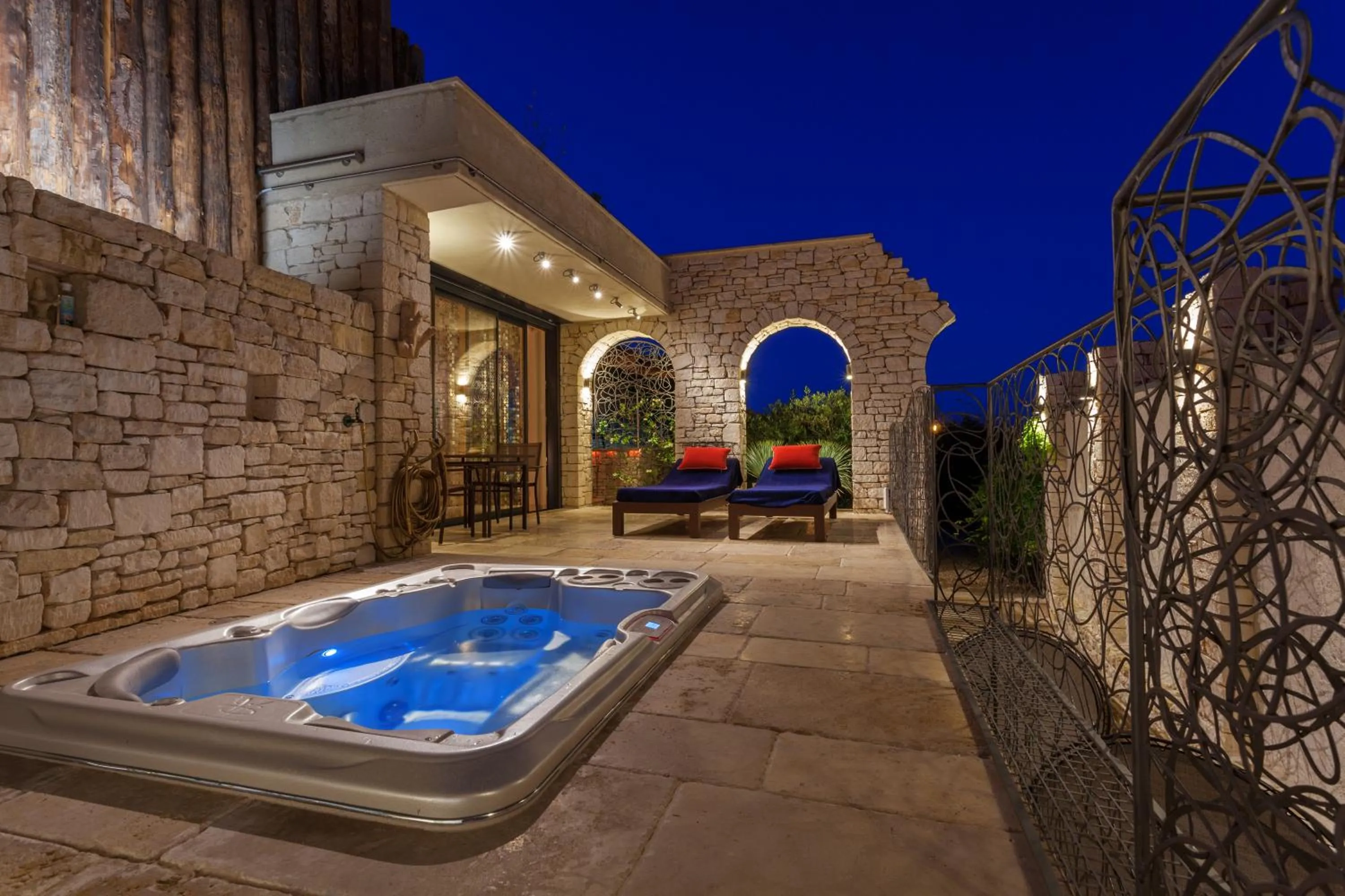 Garden in La Maison du Passage - Chambres - Suites premium, Spa, Piscine et Restaurant