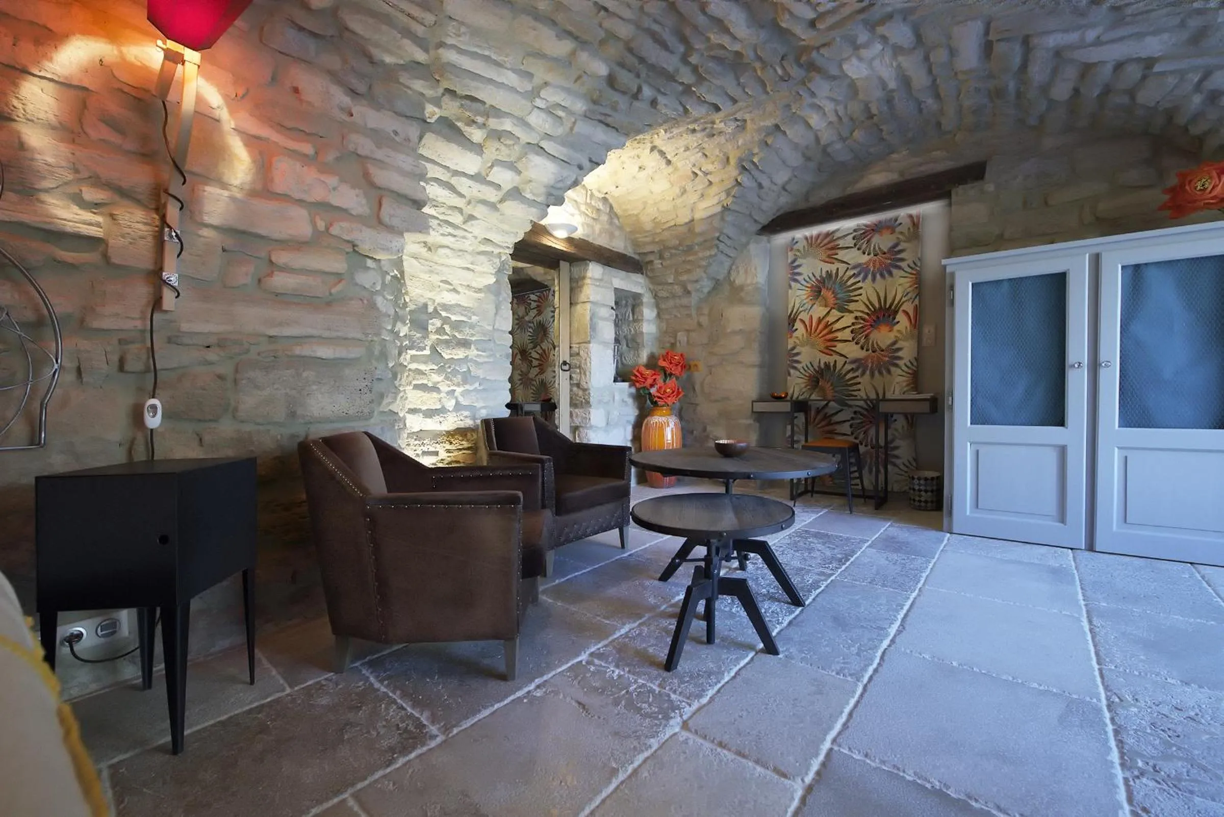 Photo of the whole room in La Maison du Passage - Chambres - Suites premium, Spa, Piscine et Restaurant