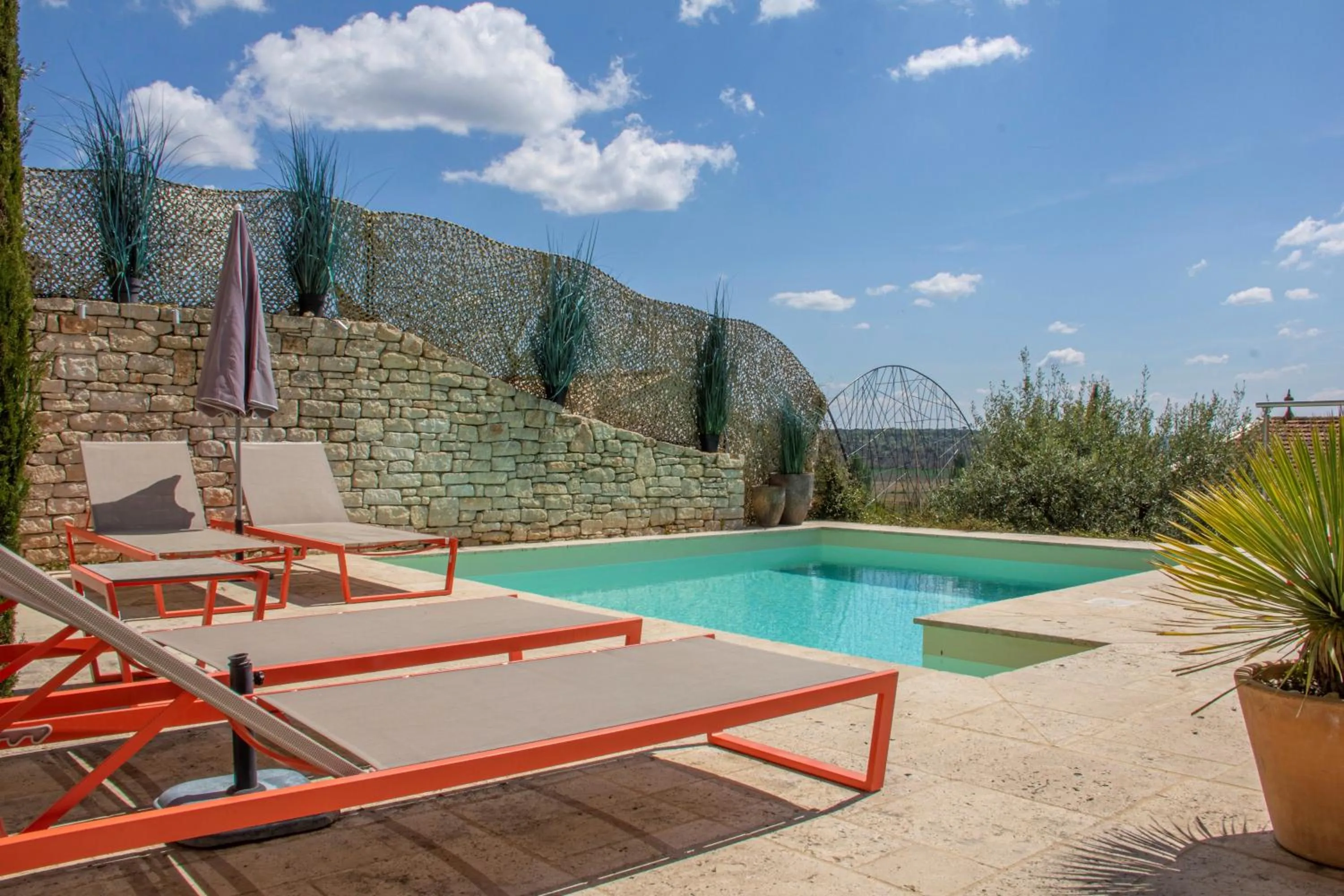 Swimming pool in La Maison du Passage - Chambres - Suites premium, Spa, Piscine et Restaurant