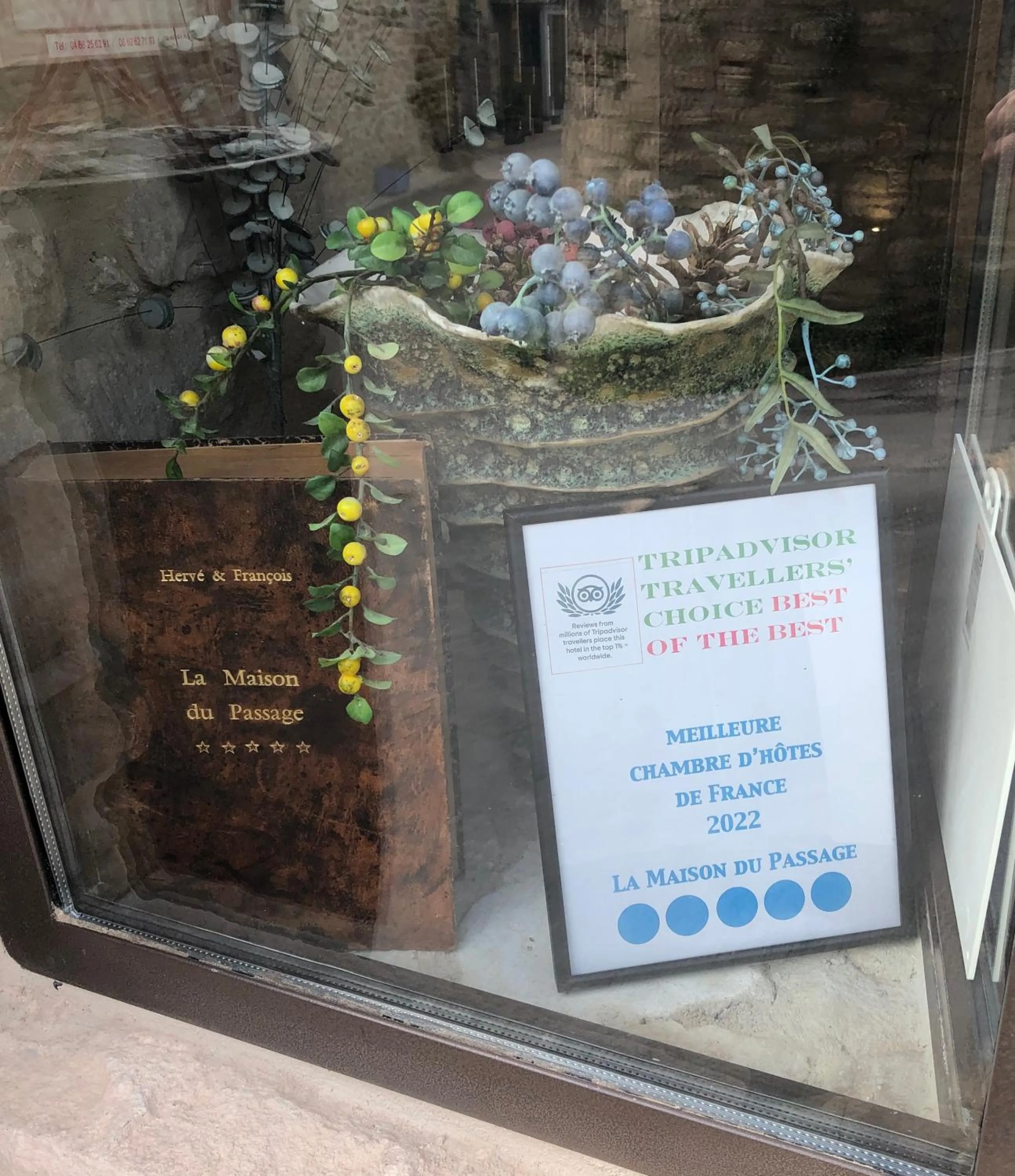 Facade/entrance in La Maison du Passage - Chambres - Suites premium, Spa, Piscine et Restaurant