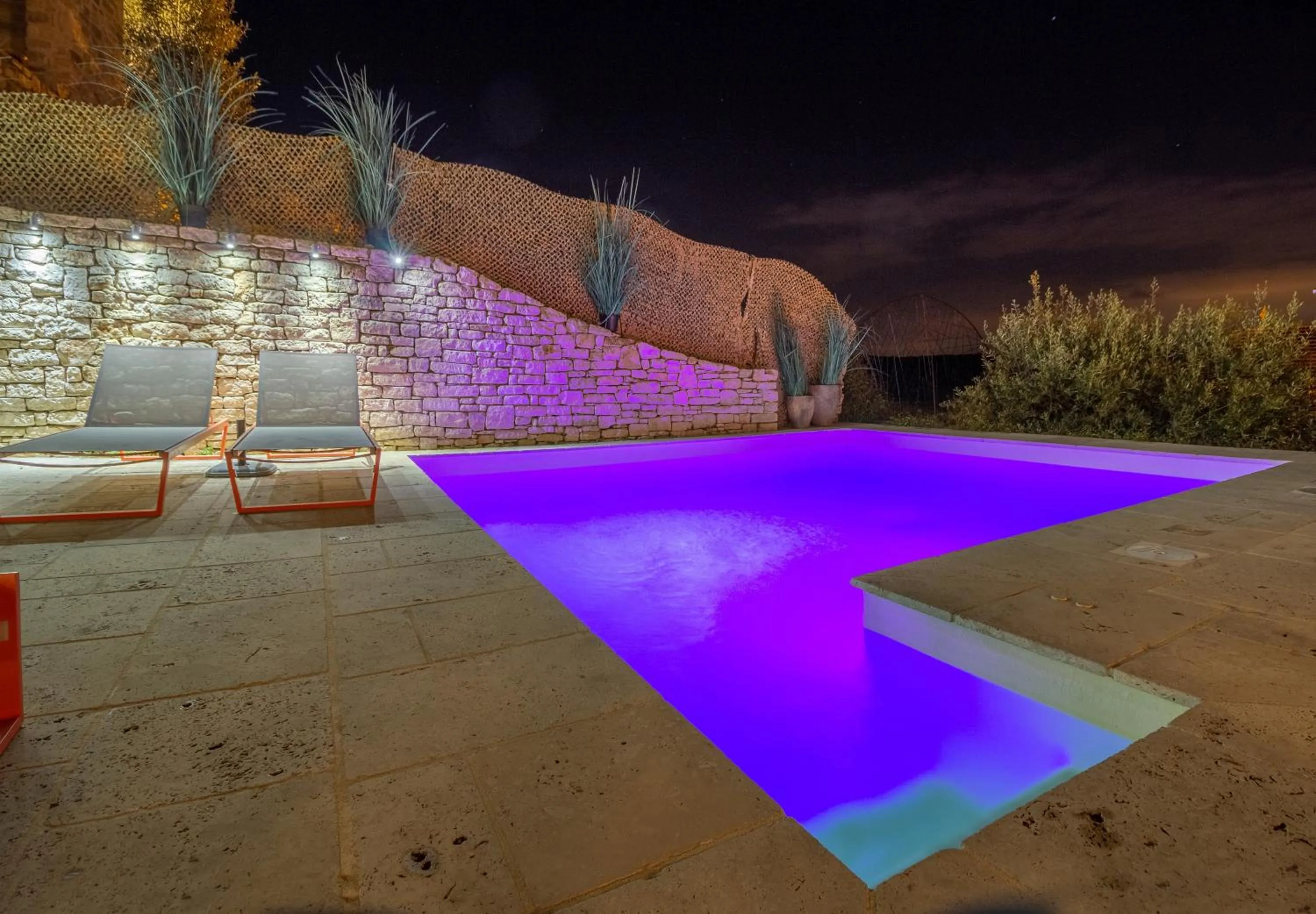 Night in La Maison du Passage - Chambres - Suites premium, Spa, Piscine et Restaurant