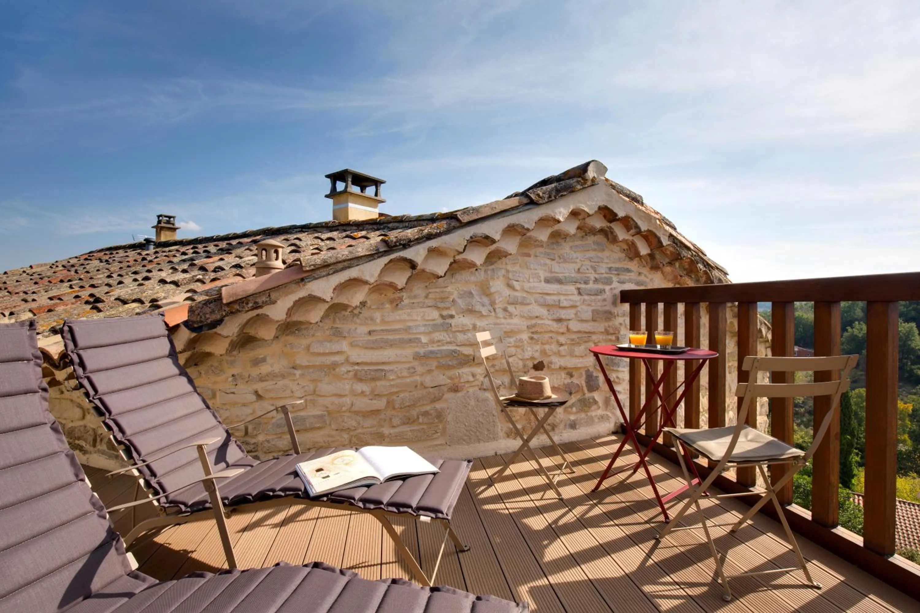 Patio in La Maison du Passage - Chambres - Suites premium, Spa, Piscine et Restaurant