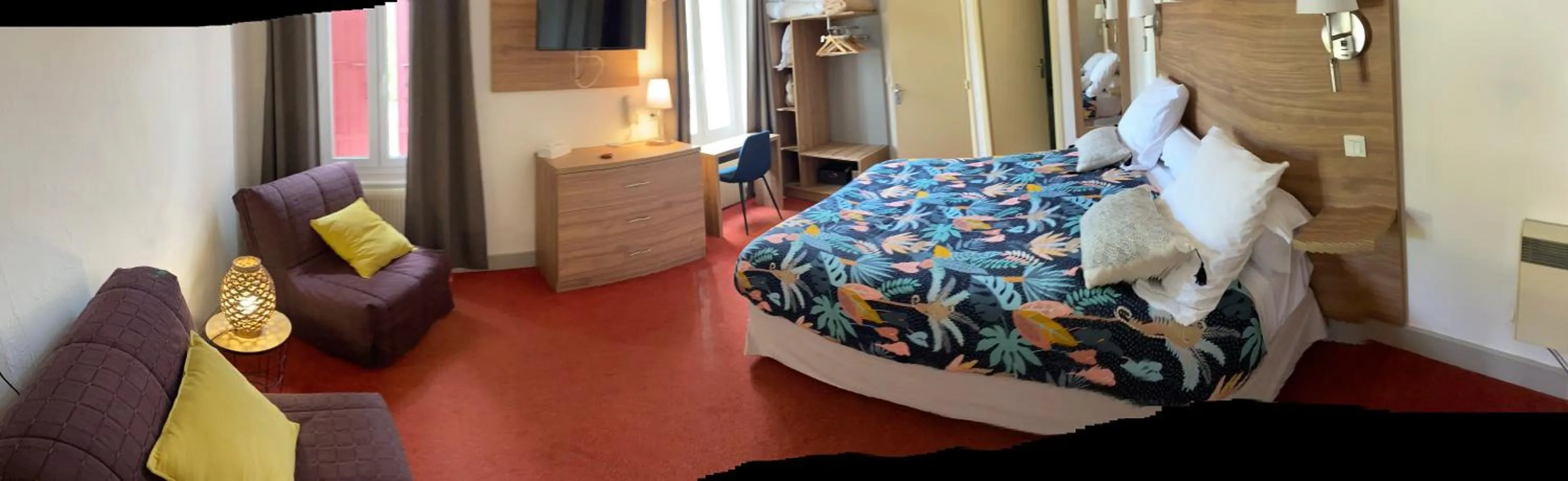 Bed in HOTEL LES MARRONNIERS