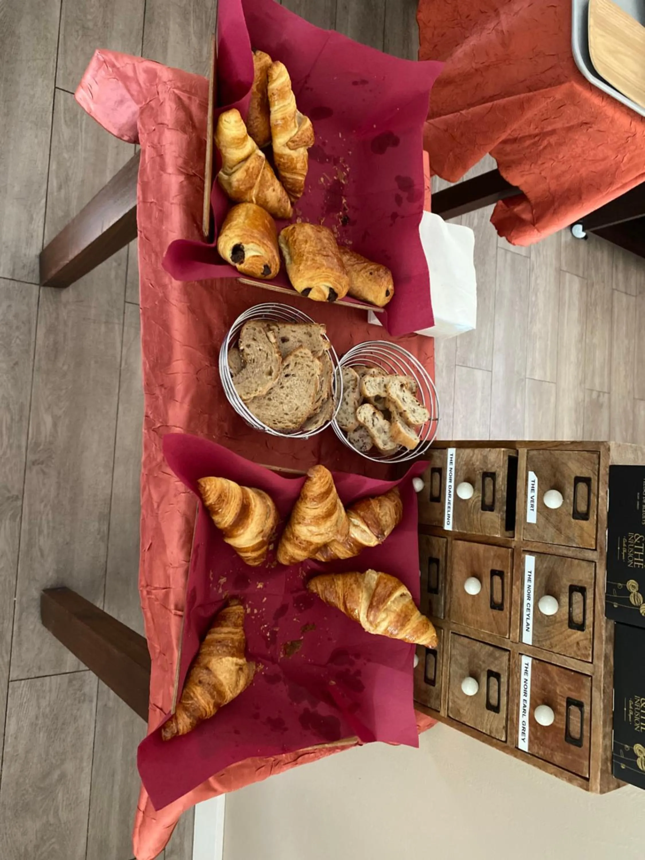 Breakfast in HOTEL LES MARRONNIERS