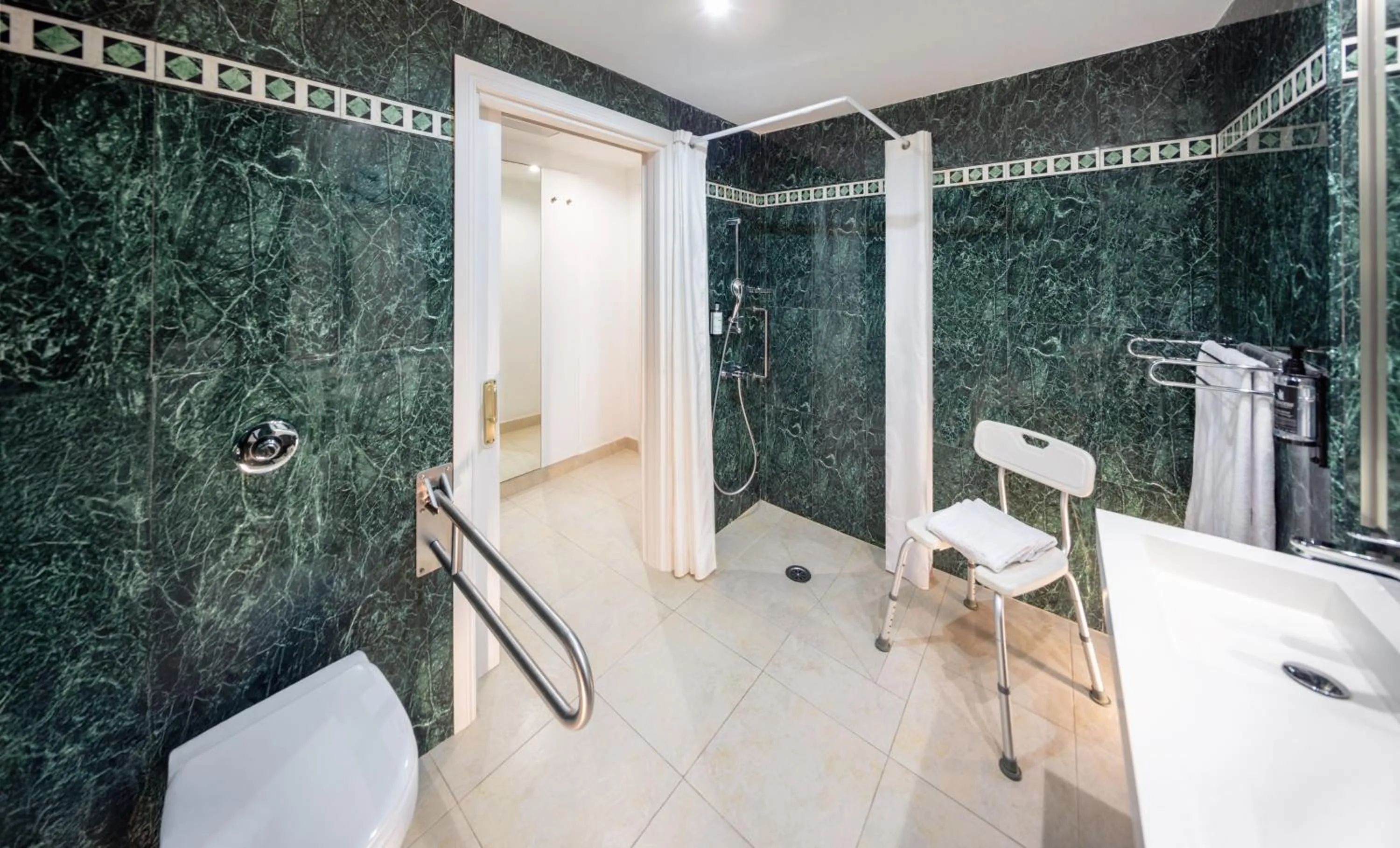 Shower in Hotel Gran Canaria Princess - Adults Only