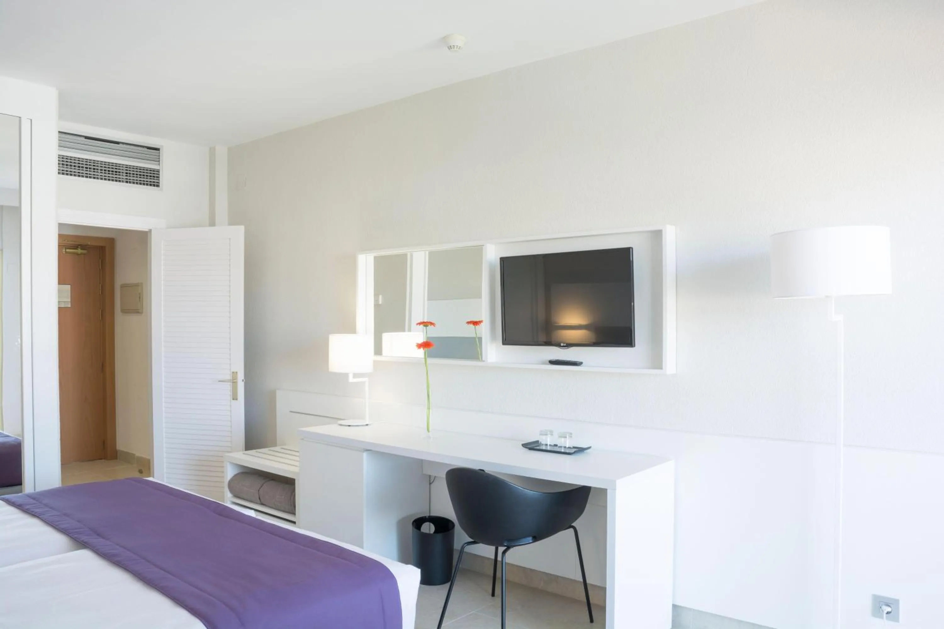 Bedroom, Bed in Hotel Gran Canaria Princess - Adults Only