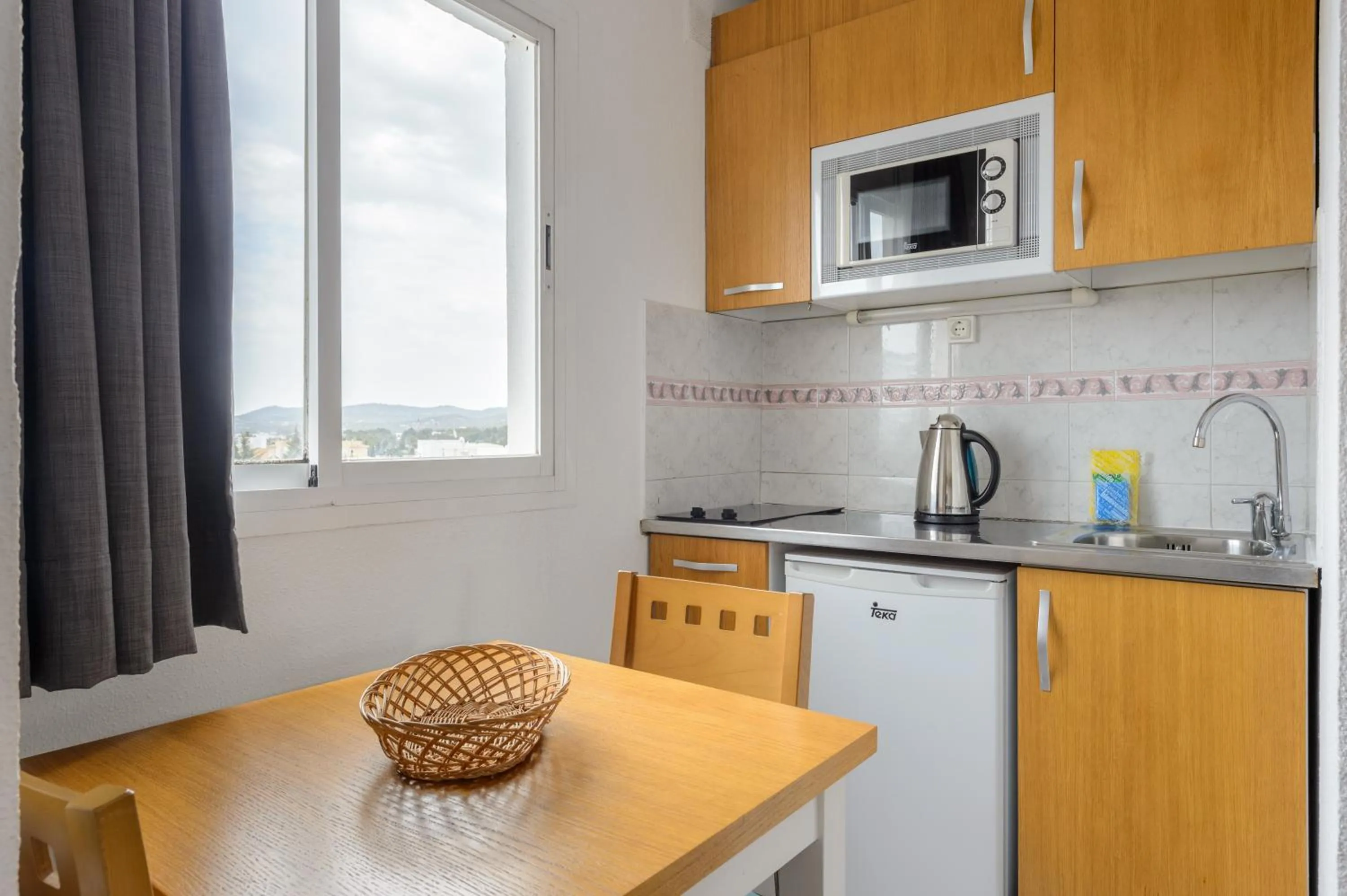 Kitchen or kitchenette in Hotel Apartamentos Vibra San Marino