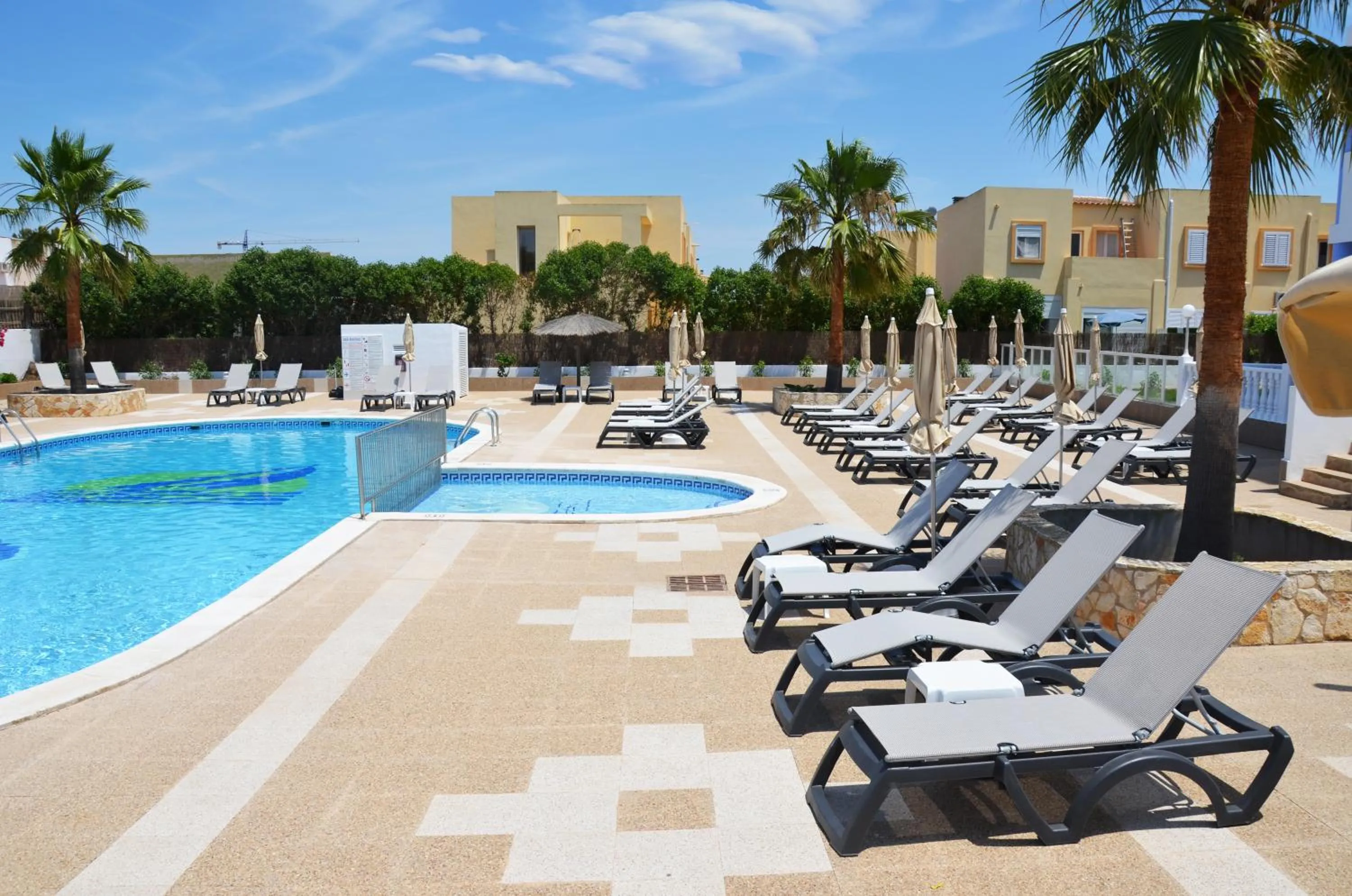 Swimming pool in Hotel Apartamentos Vibra San Marino