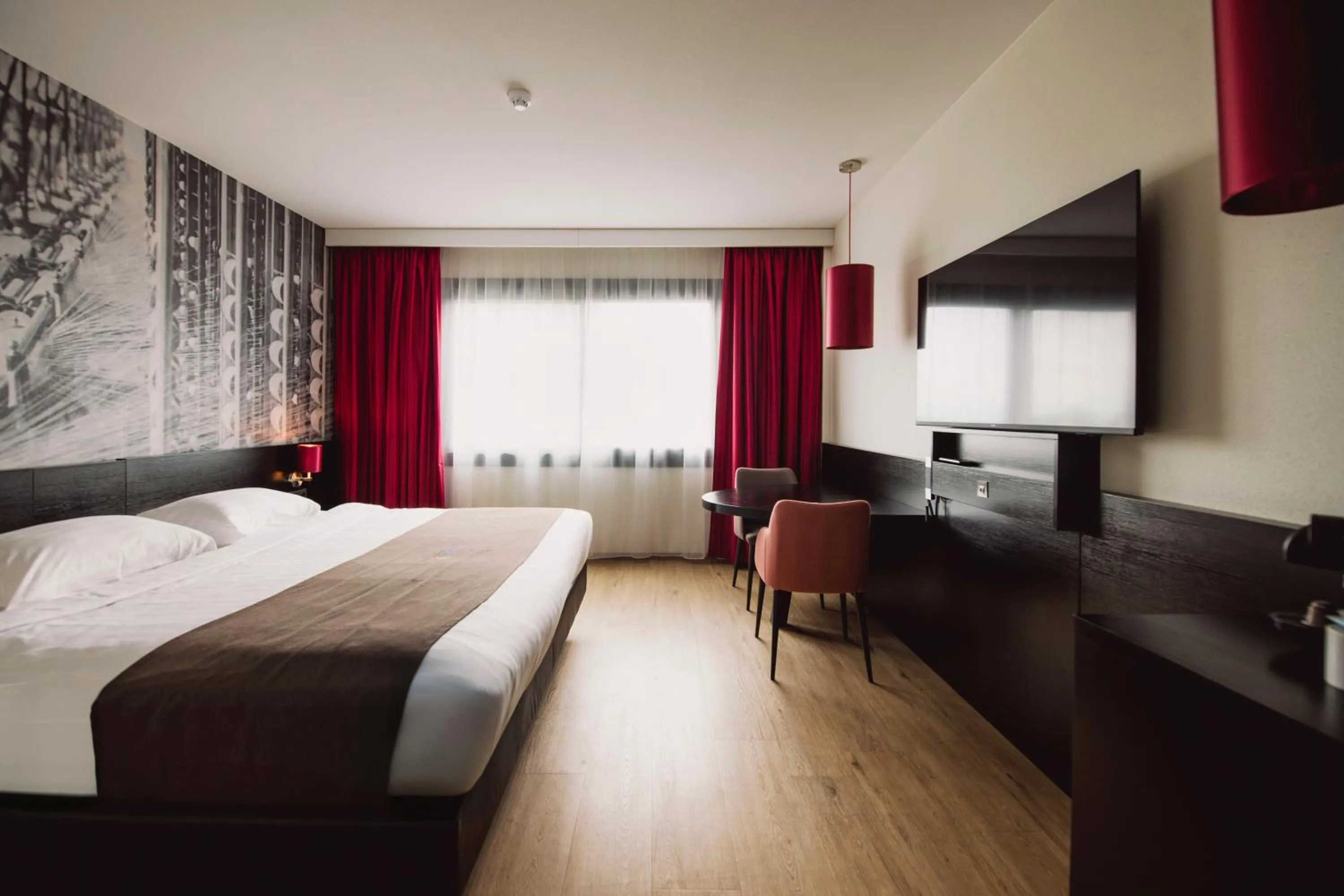 TV and multimedia, Bed in Bastion Hotel Tilburg