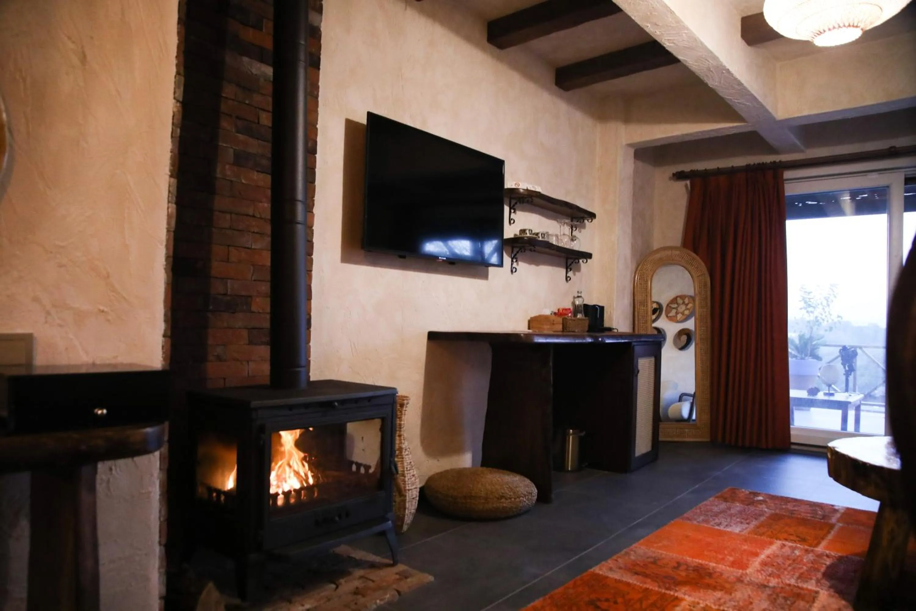 Communal lounge/ TV room in MAVİ AT HOTEL Blue Horse