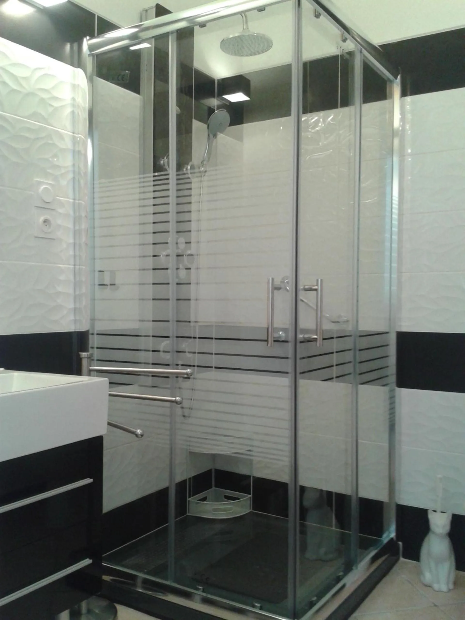 Shower in B&B Le Clos des Cigales