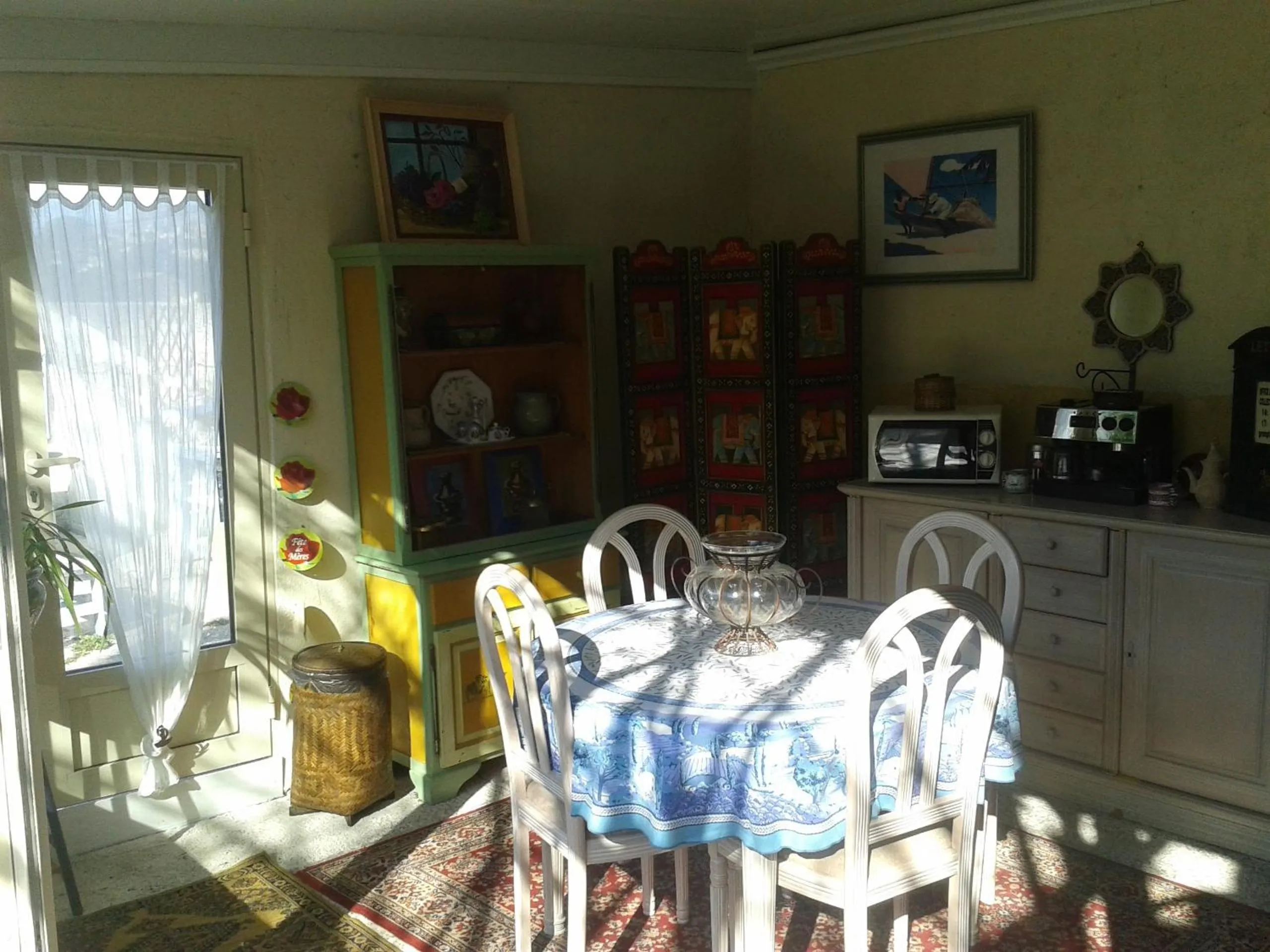 Patio in B&B Le Clos des Cigales