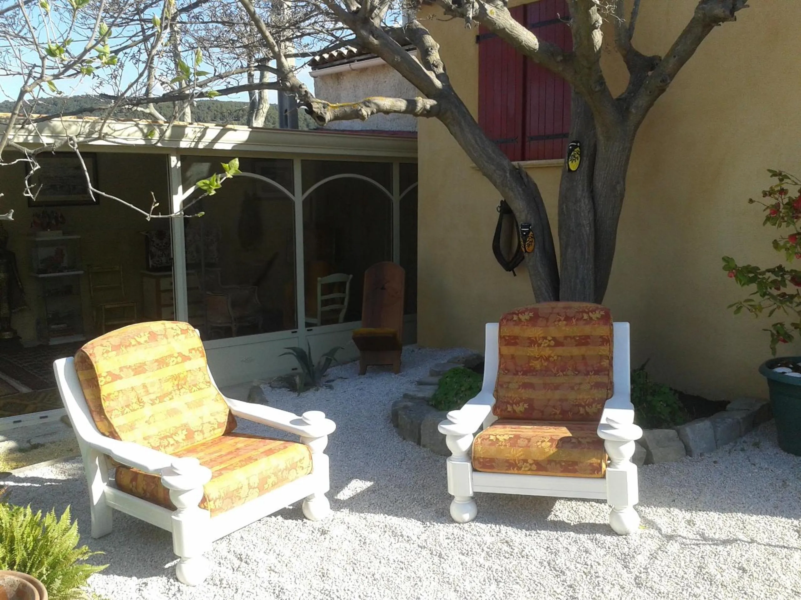 Garden in B&B Le Clos des Cigales