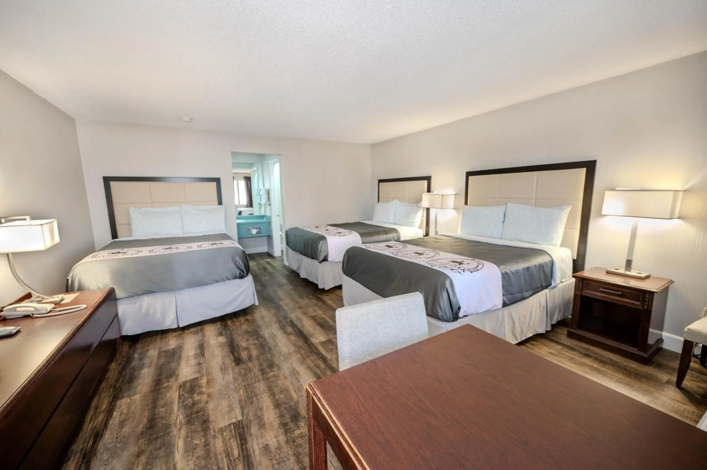 Deluxe Family Room in RIVER OAK INN Deluxe Family Room in RIVER OAK INN