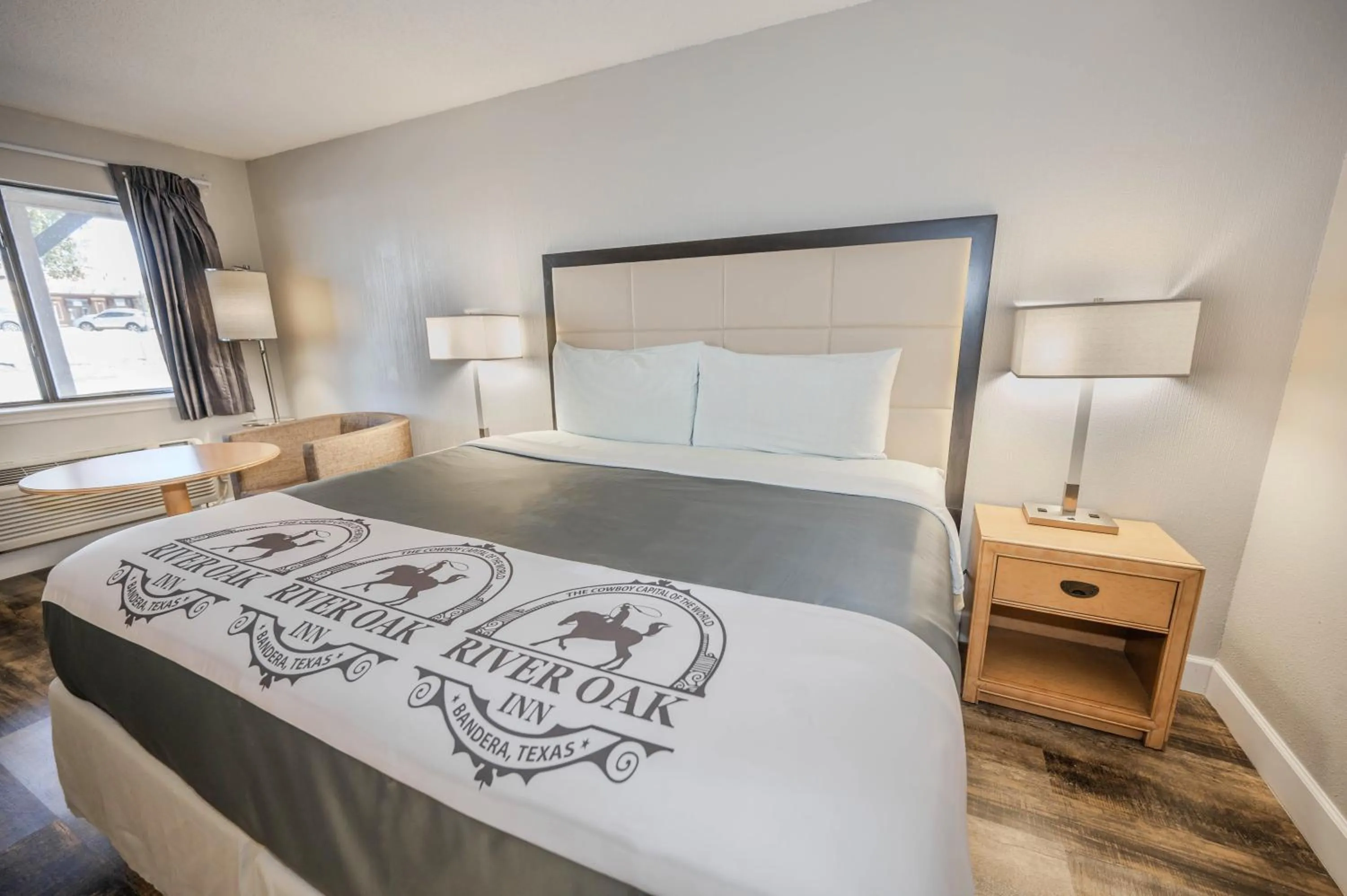 Bed in RIVER OAK INN