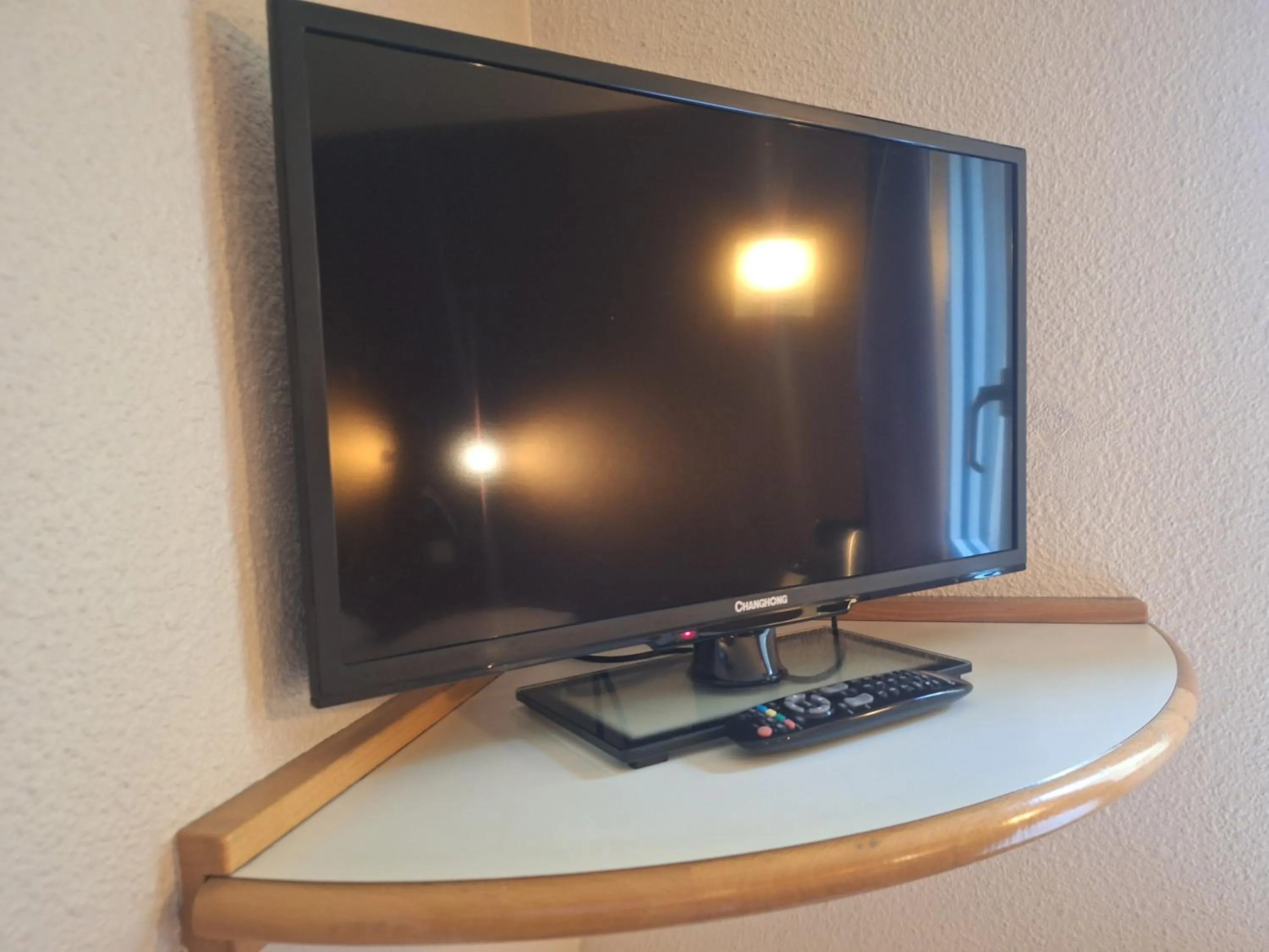 TV and multimedia in Hotel du Moulin à Vent - Gerland