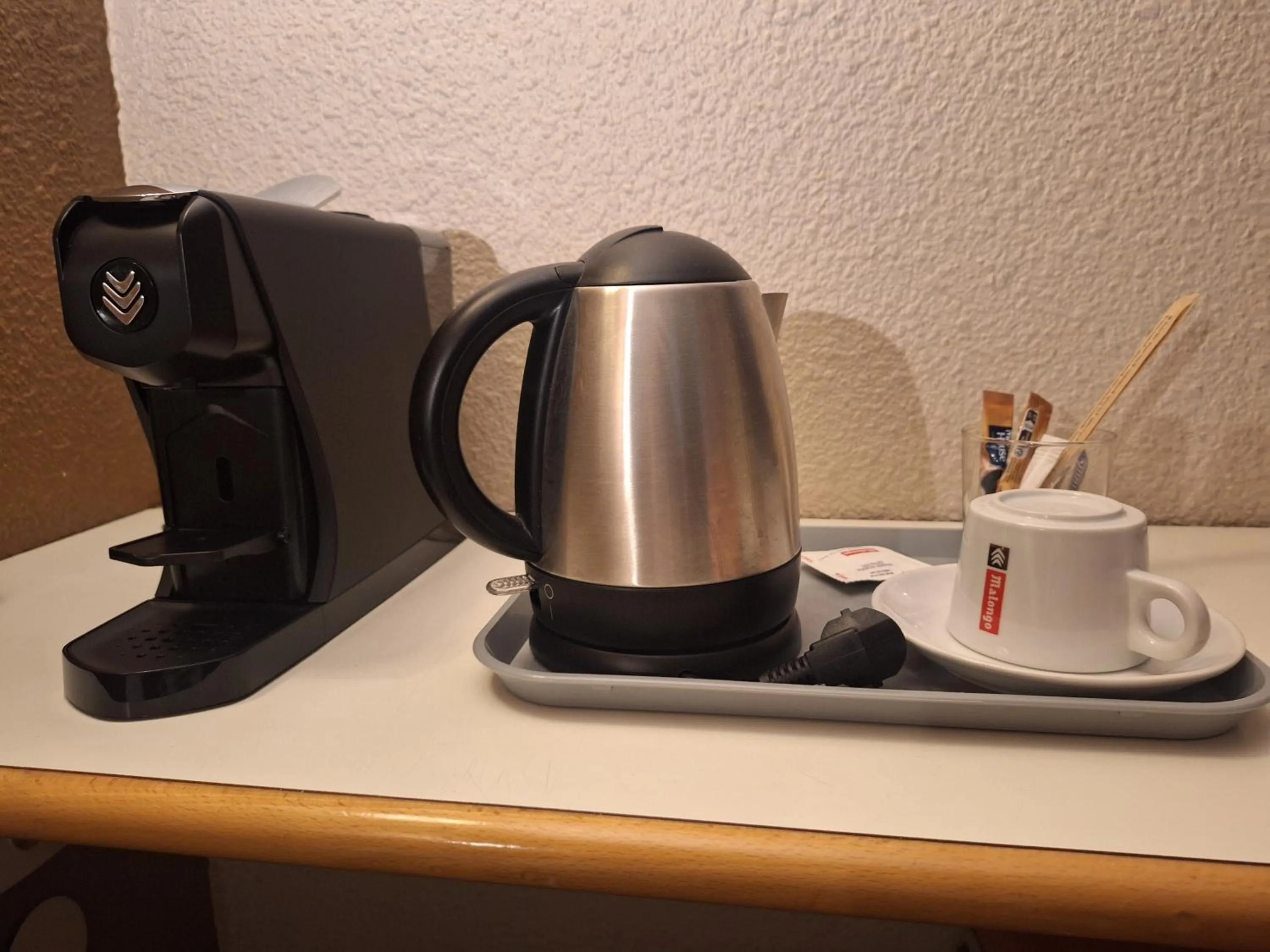 Coffee/tea facilities in Hotel du Moulin à Vent - Gerland