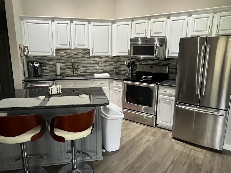 Kitchen or kitchenette in Right Direction Rentals
