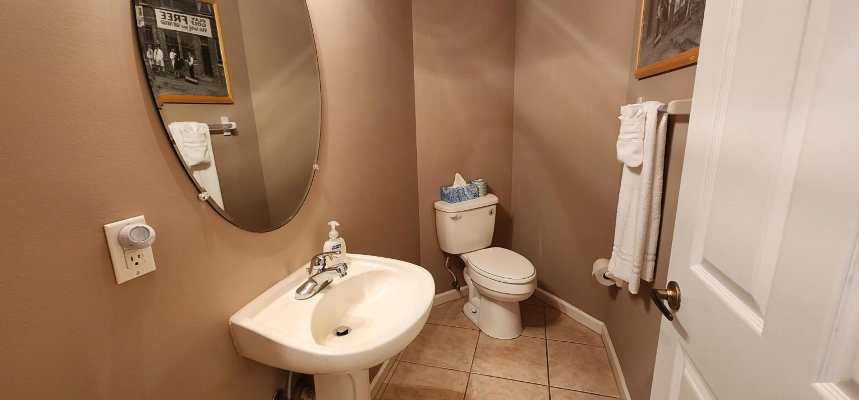 Bathroom in Right Direction Rentals