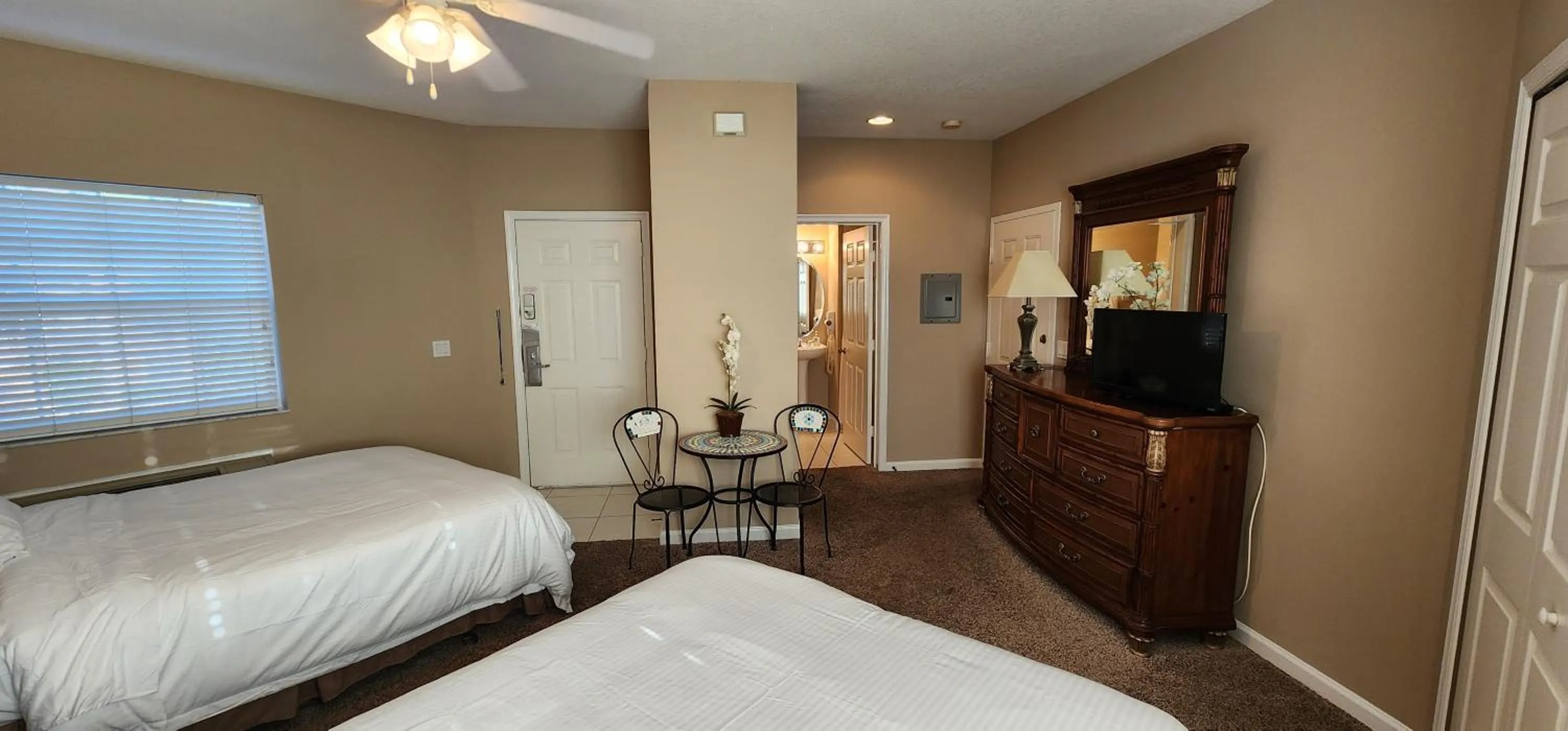 Photo of the whole room in Right Direction Rentals