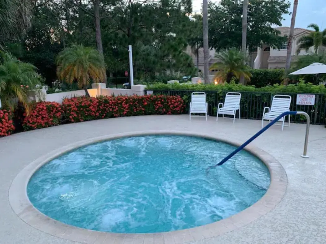 Swimming pool in Right Direction Rentals