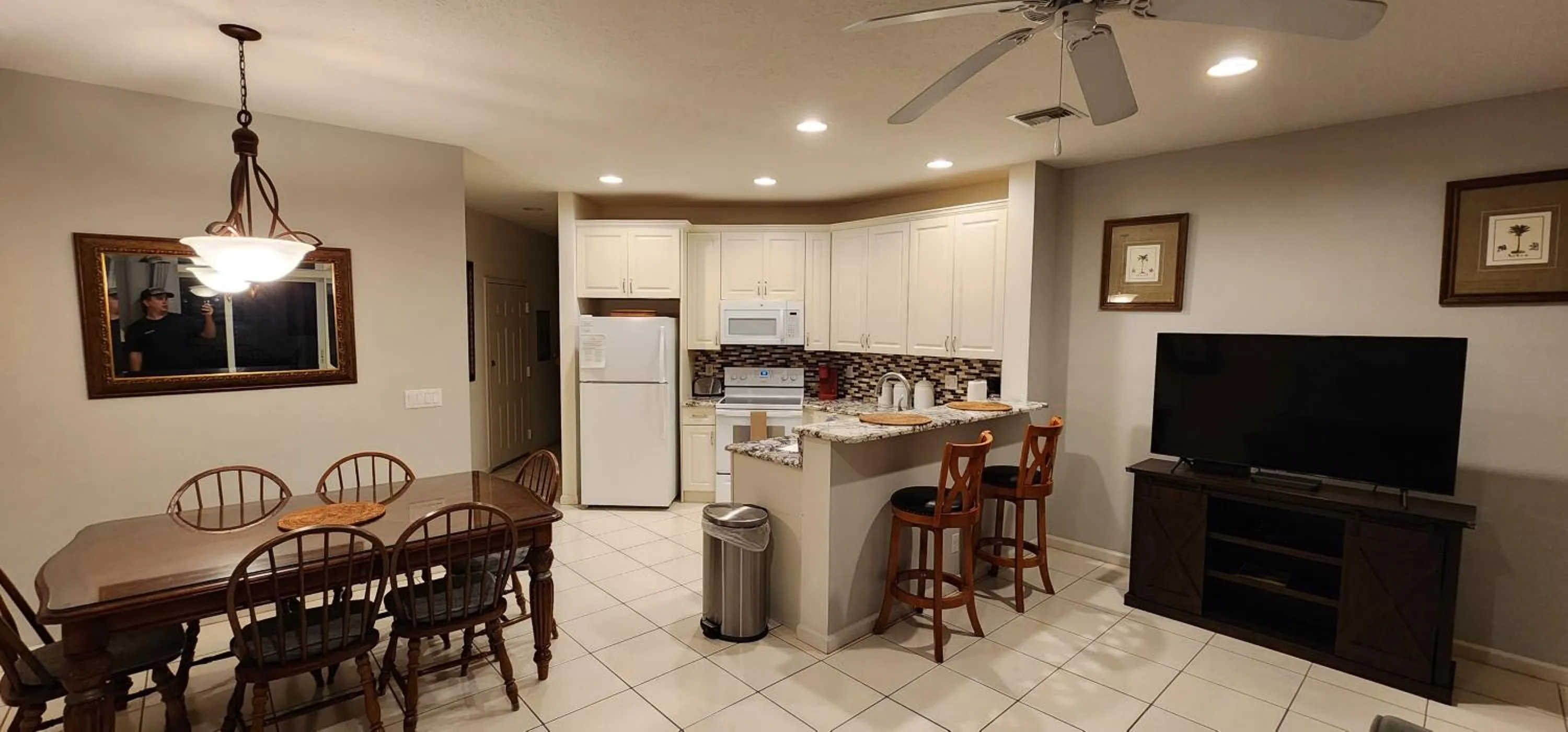 Kitchen or kitchenette in Right Direction Rentals