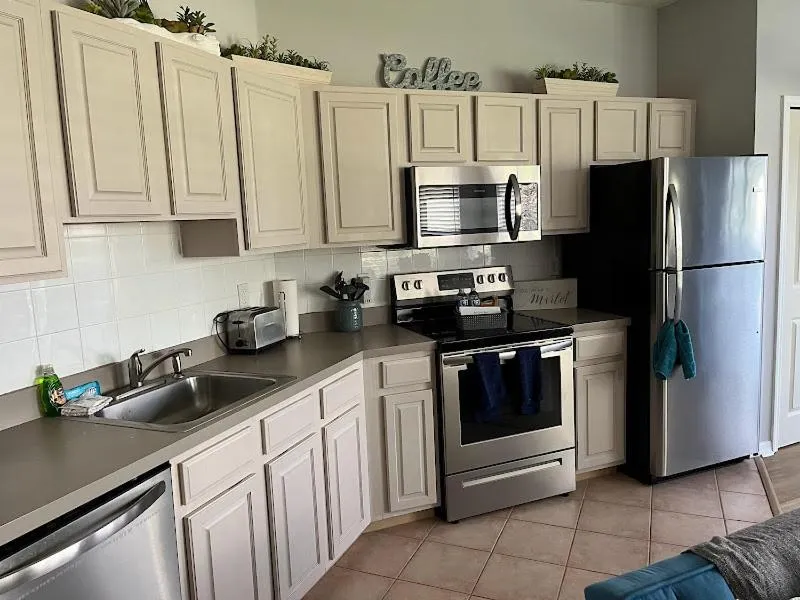 Kitchen or kitchenette in Right Direction Rentals