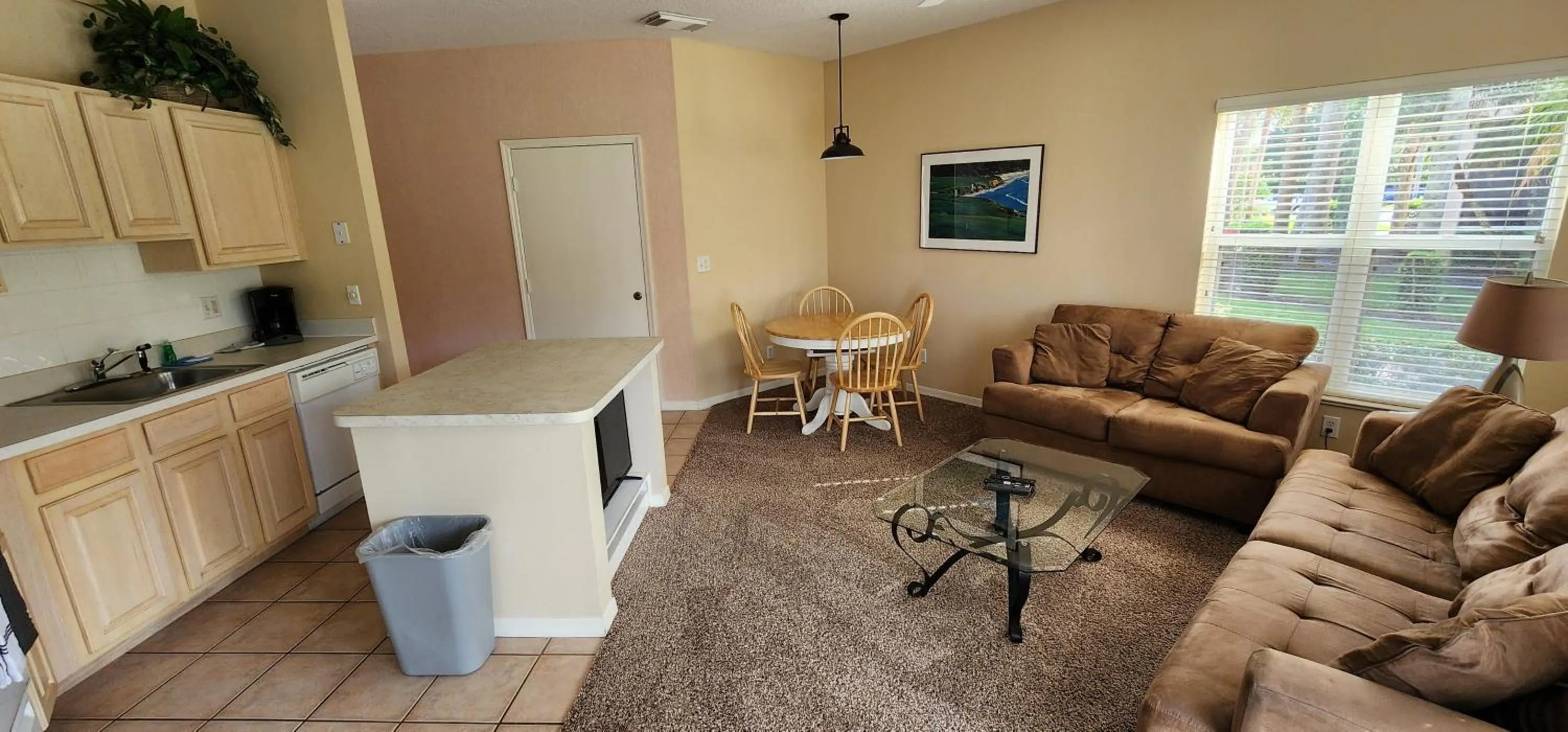 Kitchen or kitchenette in Right Direction Rentals