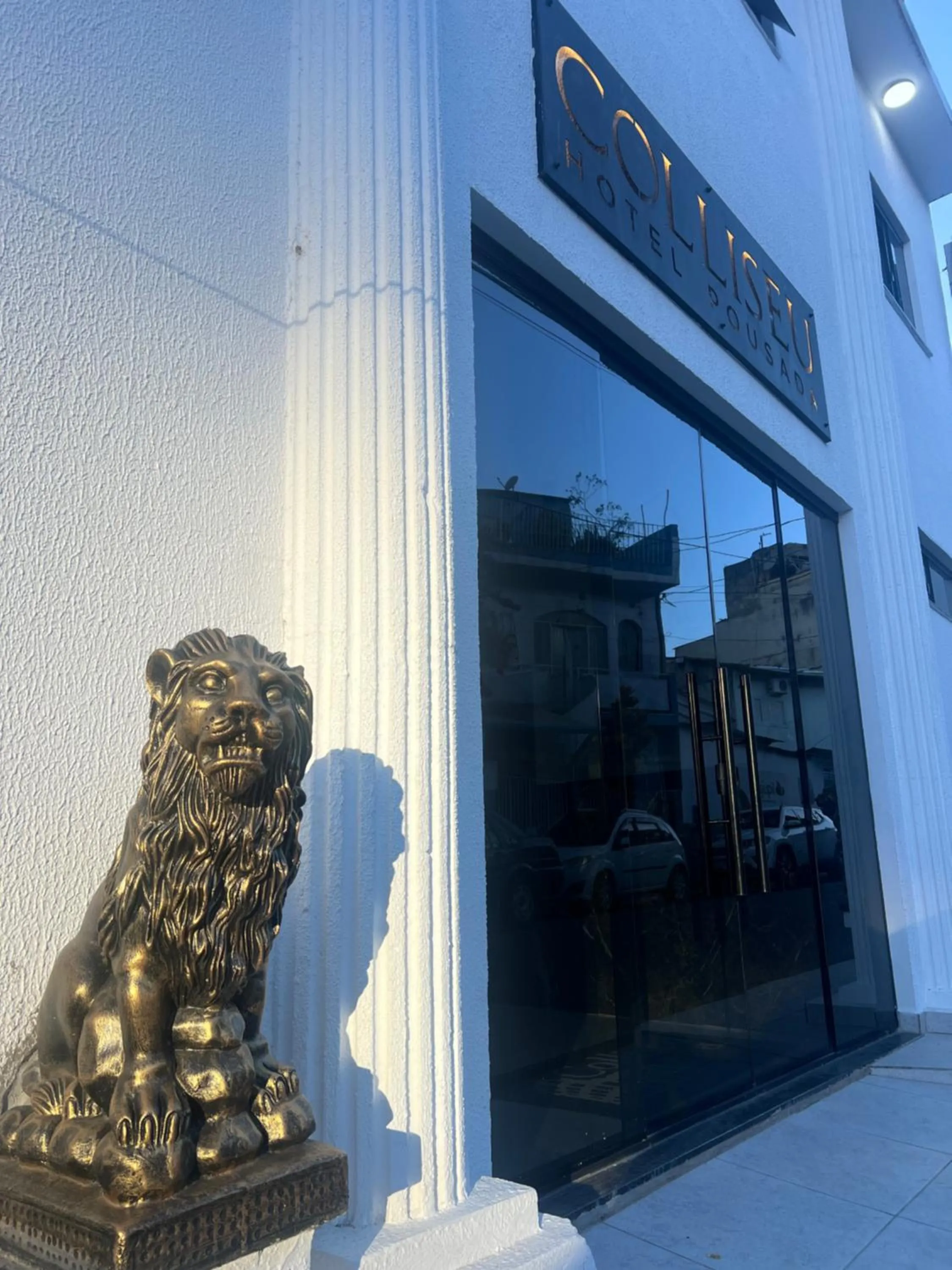 Property building in Hotel Pousada Colliseu