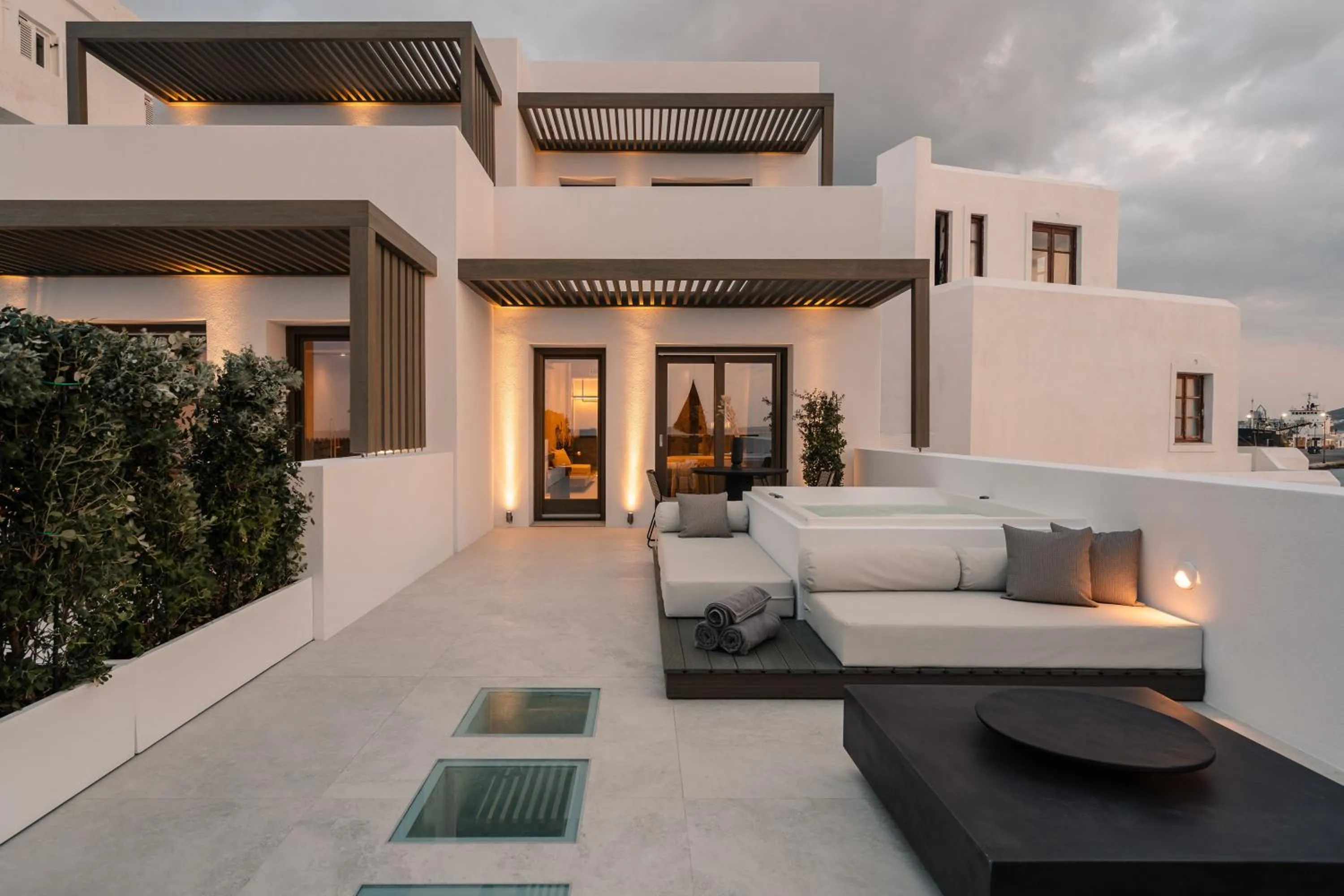 Hot Tub in Naxos Rhyton