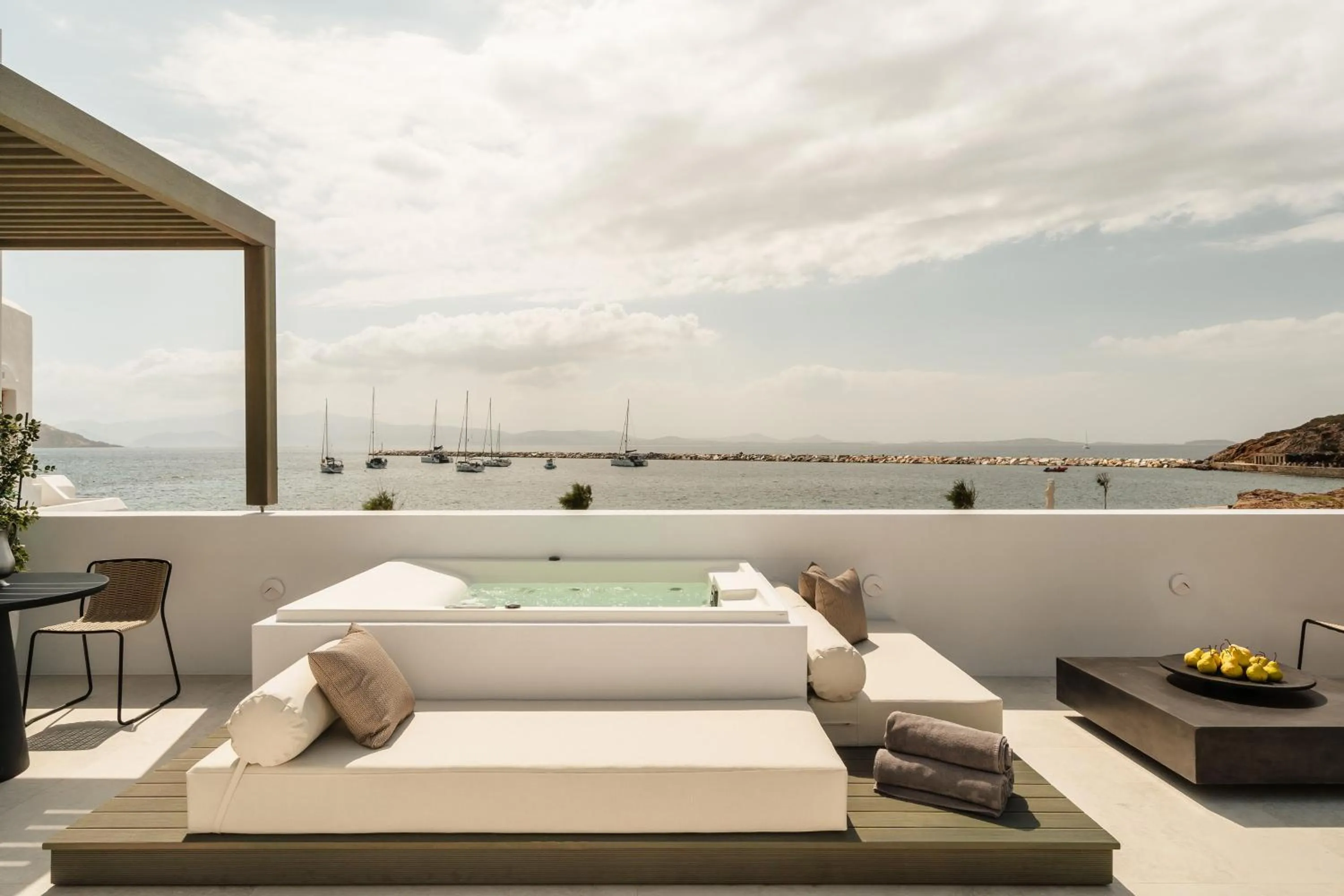 Hot Tub in Naxos Rhyton