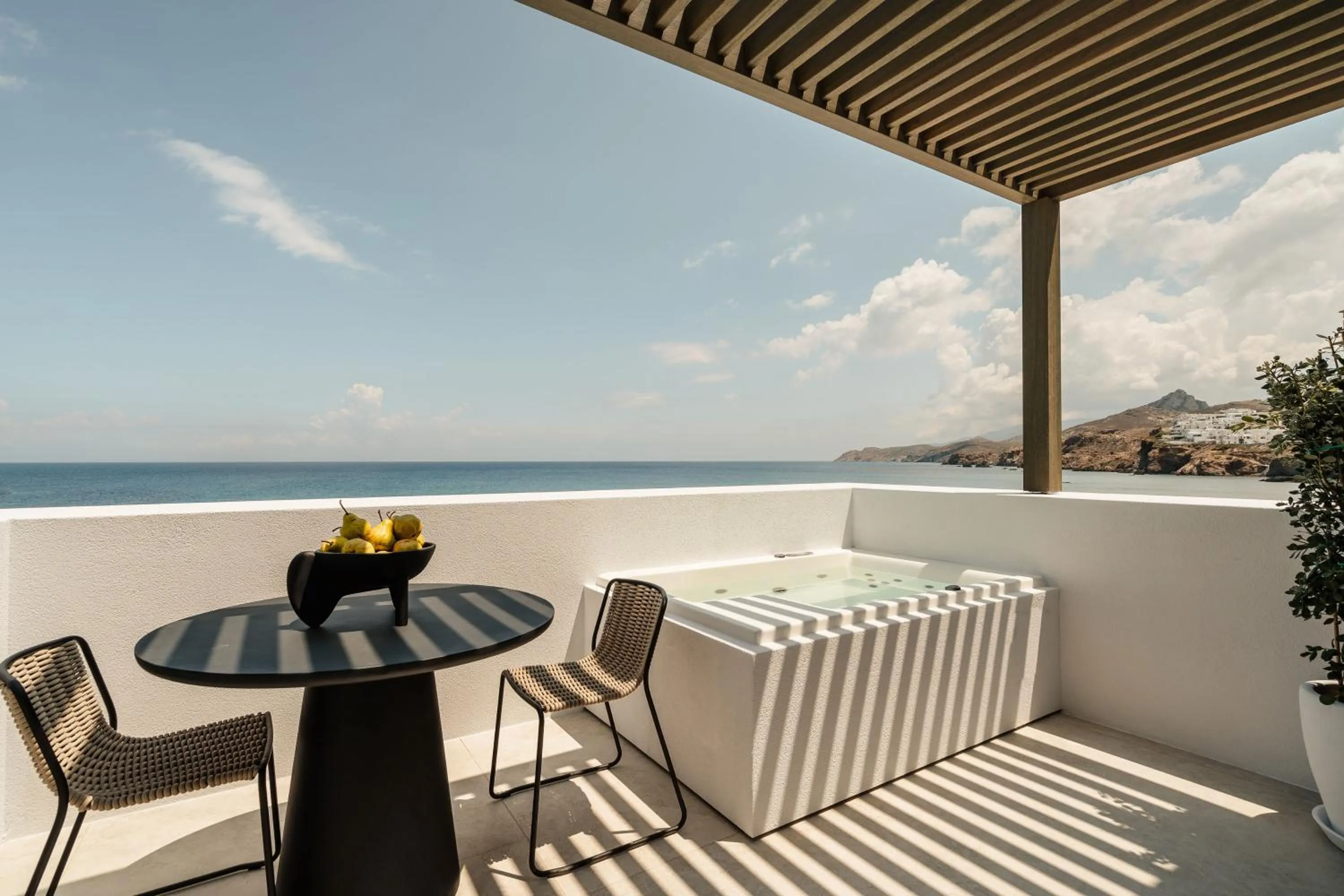 Hot Tub in Naxos Rhyton