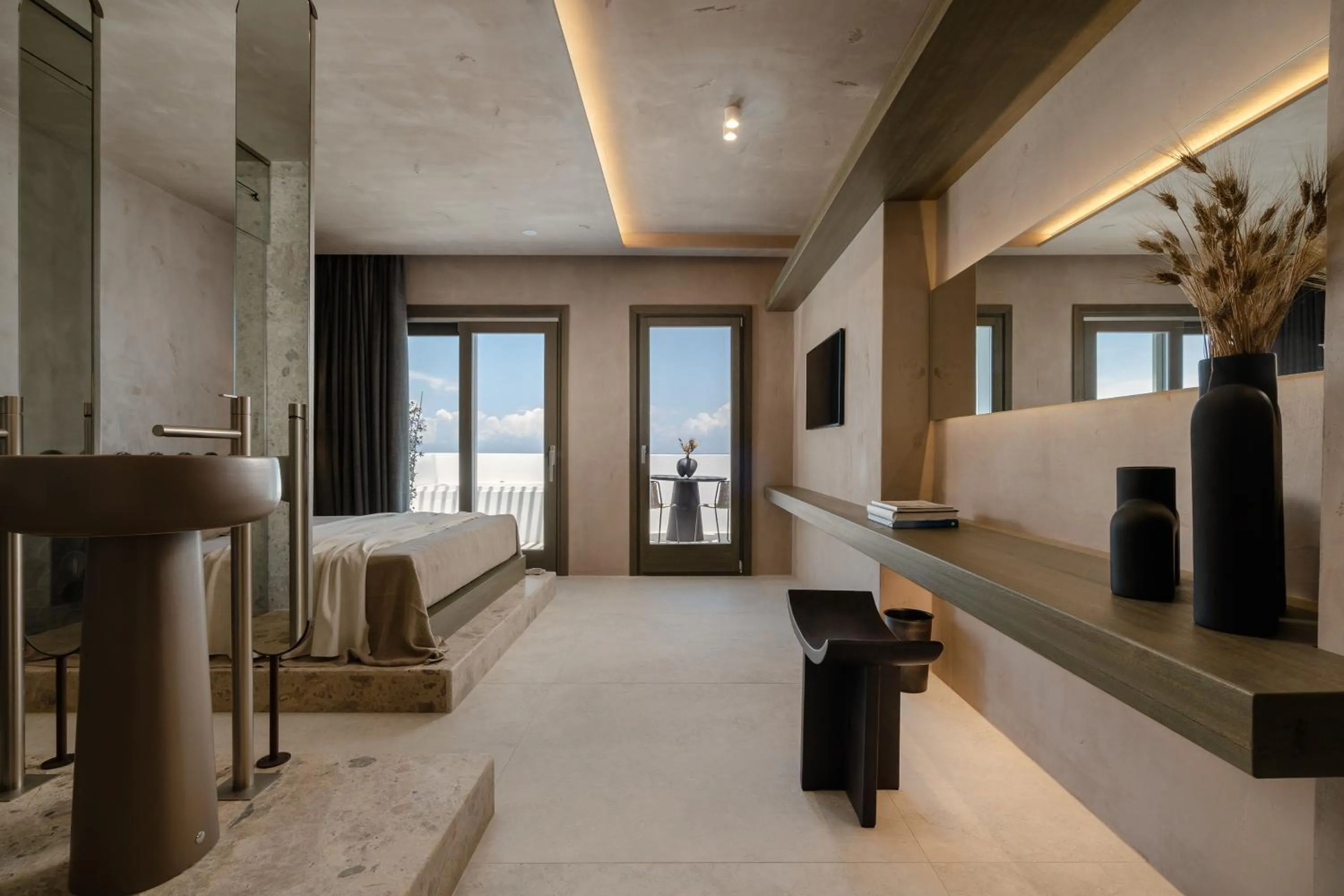 Bedroom in Naxos Rhyton