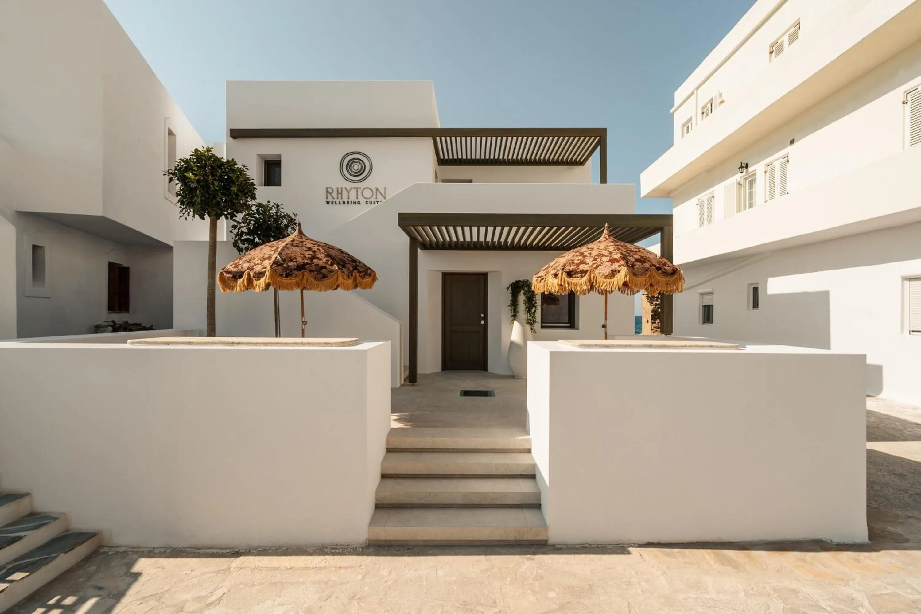 Property building in Naxos Rhyton