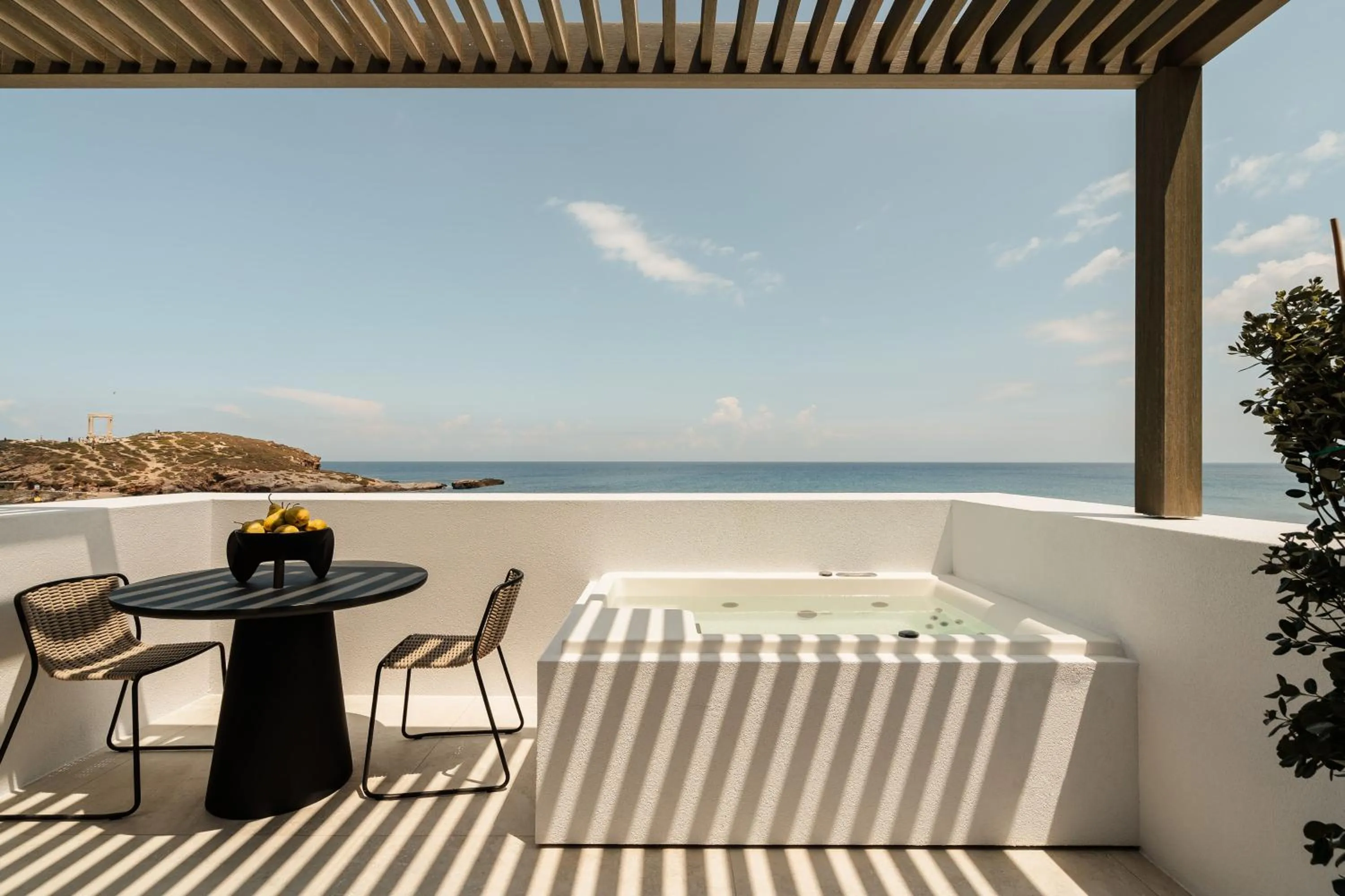 Hot Tub in Naxos Rhyton