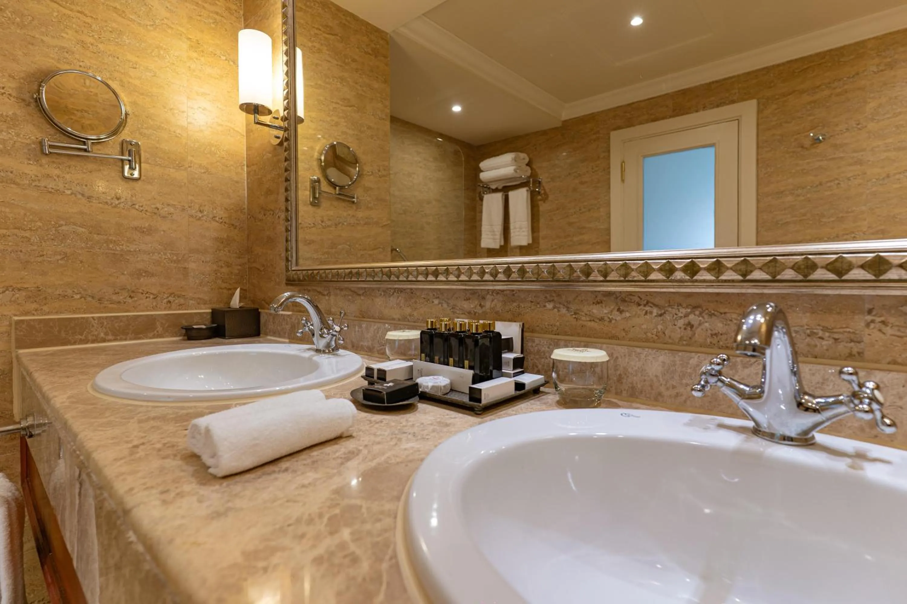 Bathroom in Baron Palace Sahl Hasheesh