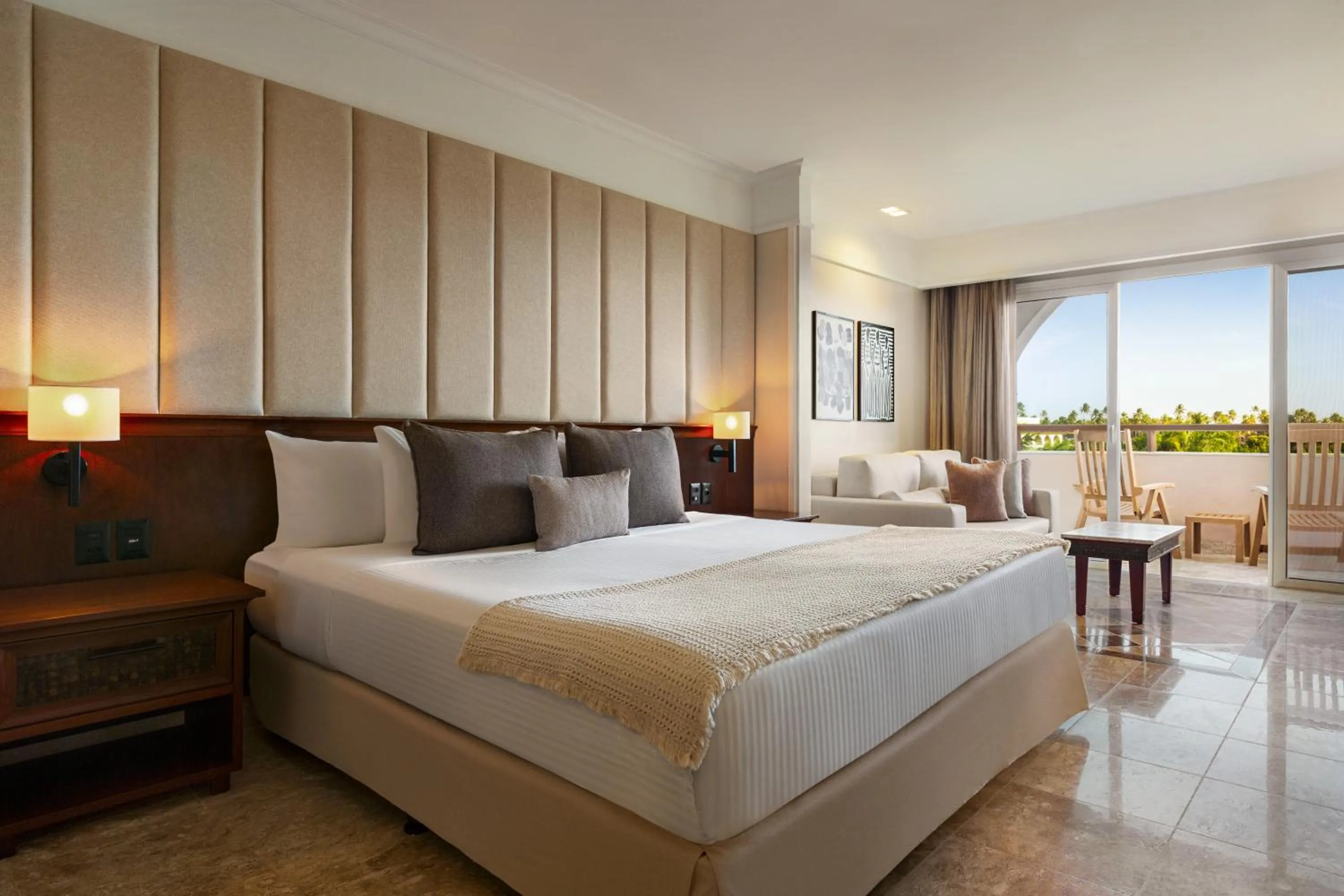 Bedroom, Bed in The Signature Level at Grand Palladium Imbassaí Resort & Spa