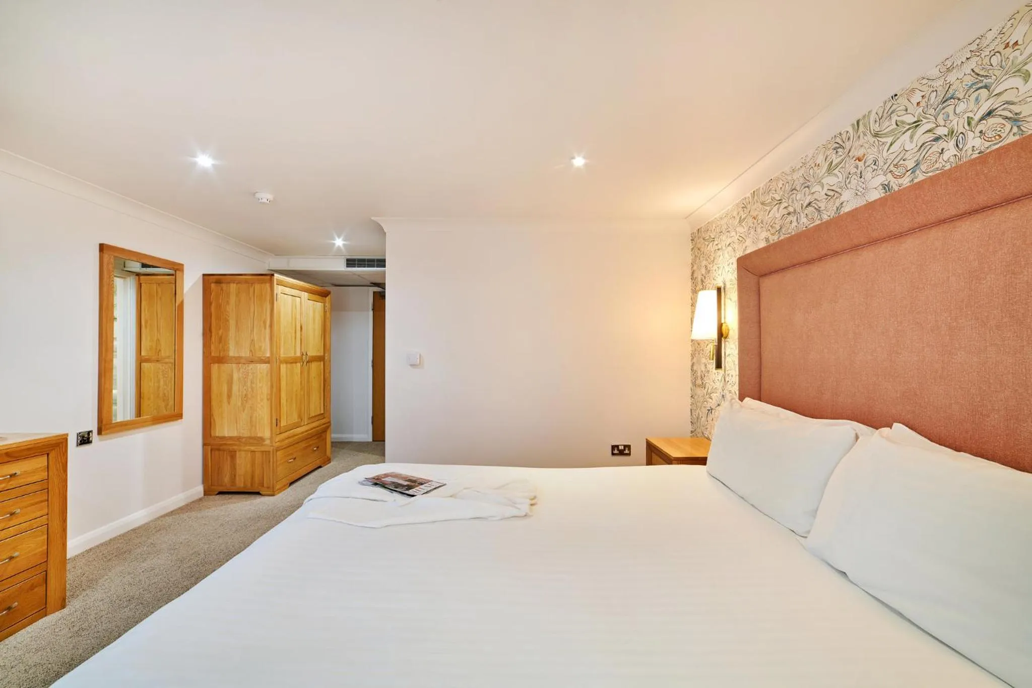 Photo of the whole room, Bed in Milford Hall Salisbury