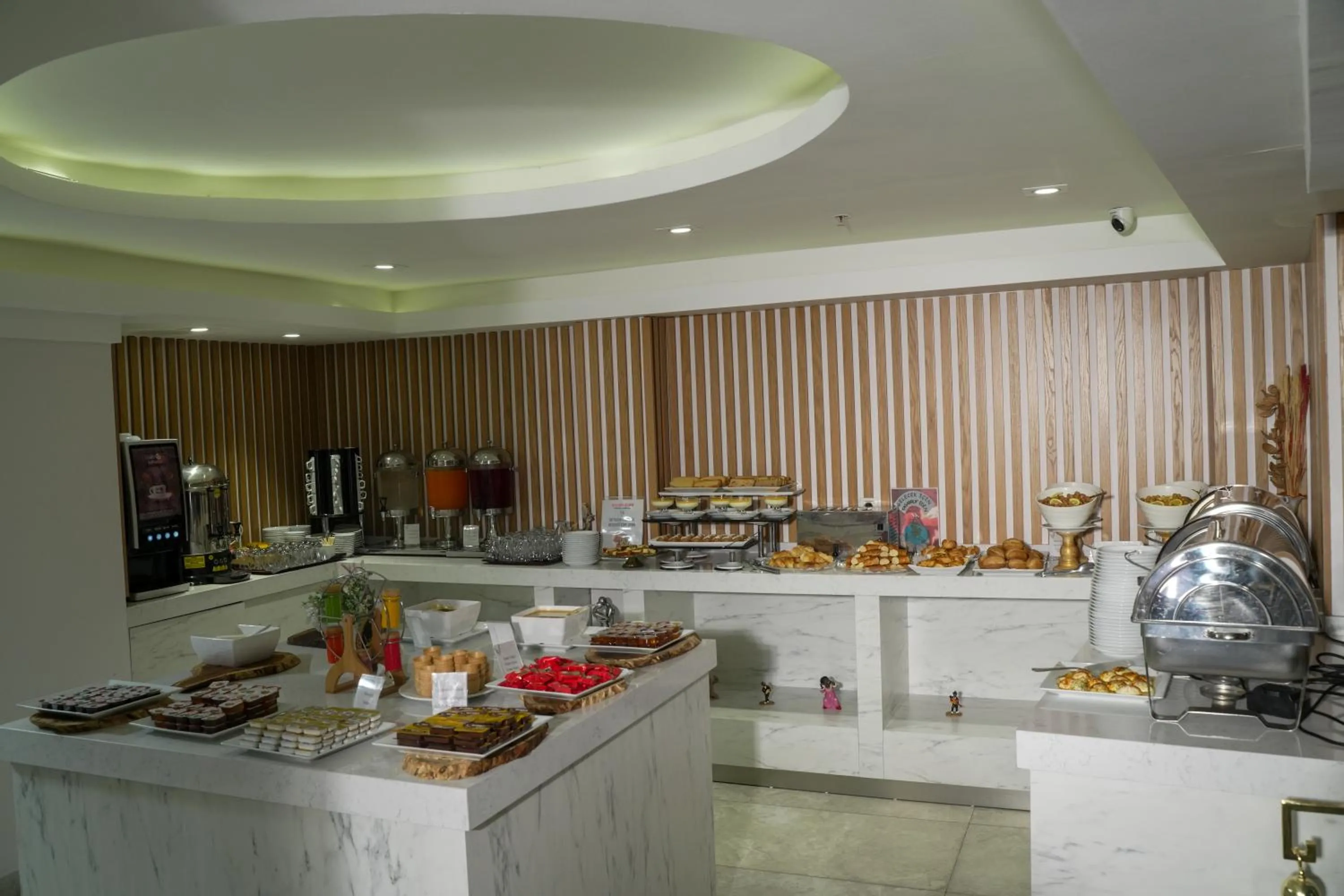 Restaurant/places to eat in NK Hotel