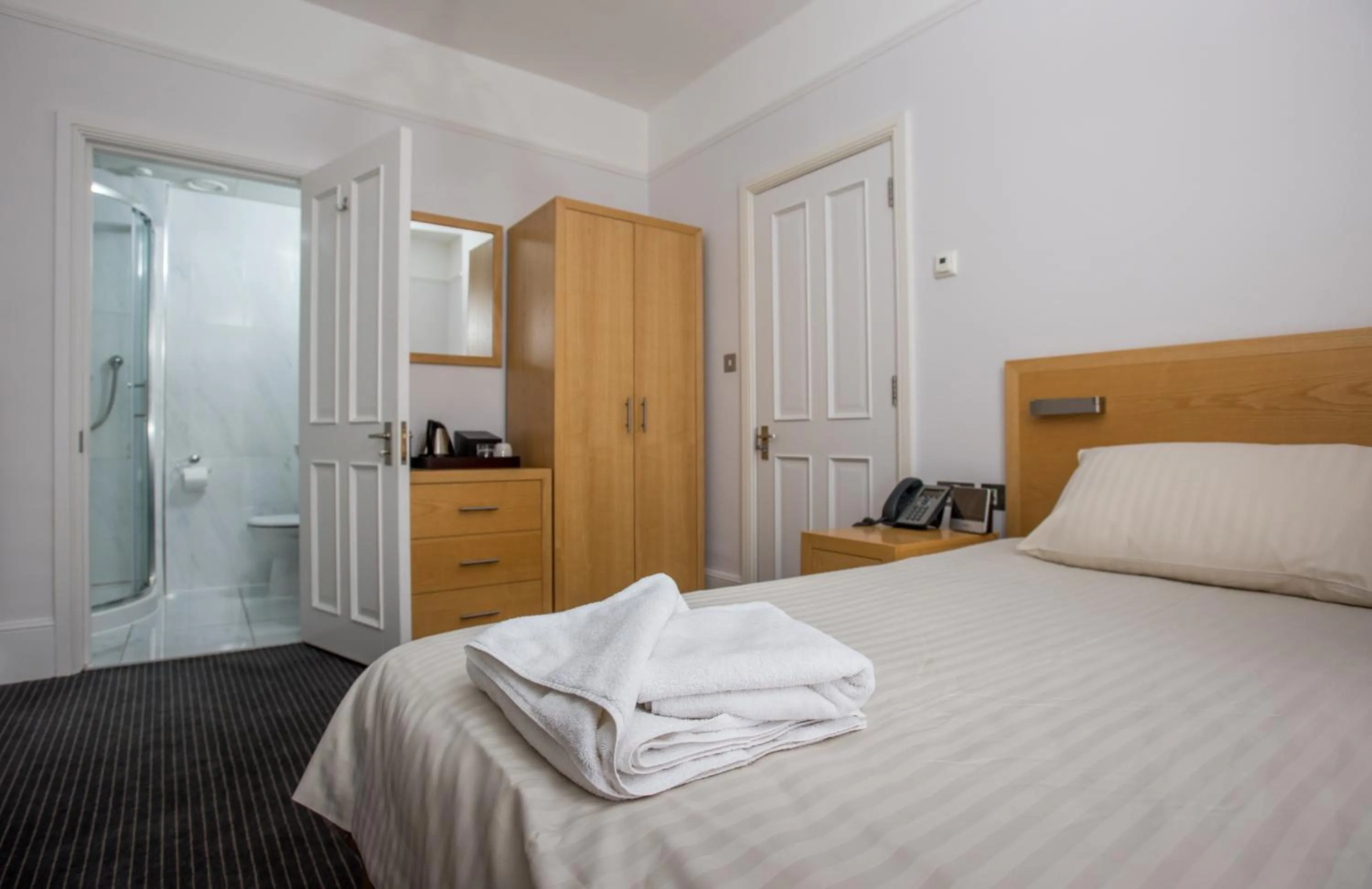 Bed in Rewley House University of Oxford