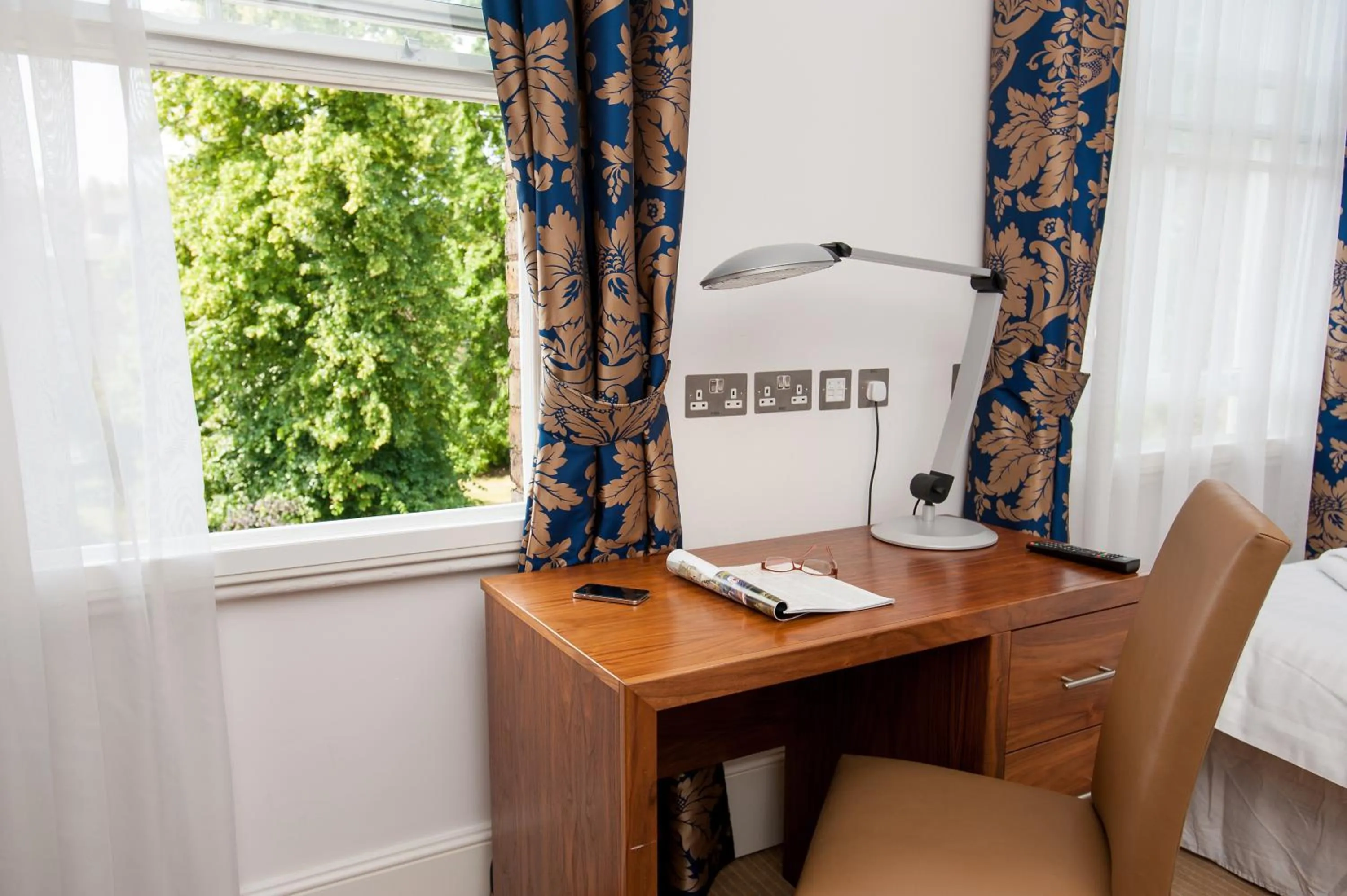 Seating area, Bed in Rewley House University of Oxford