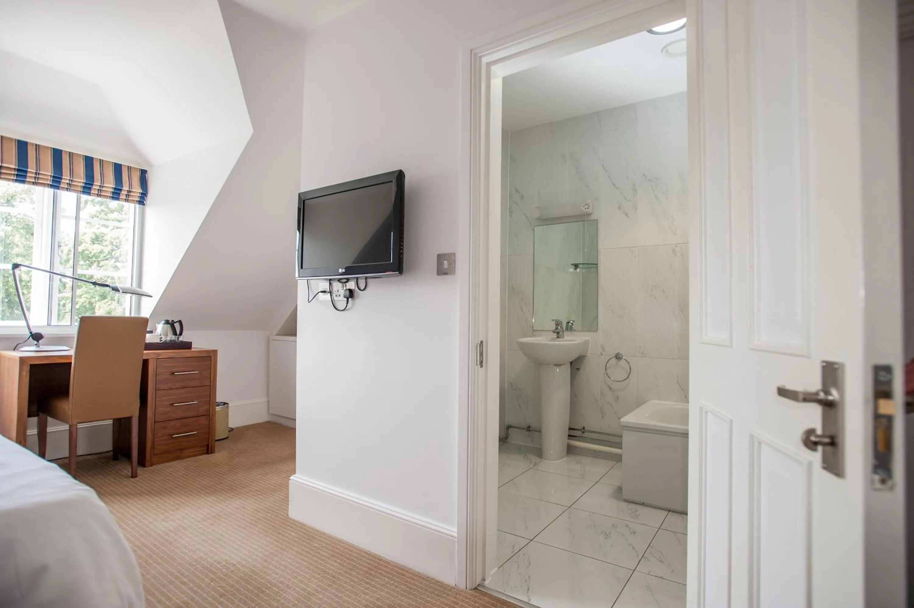 Photo of the whole room in Rewley House University of Oxford