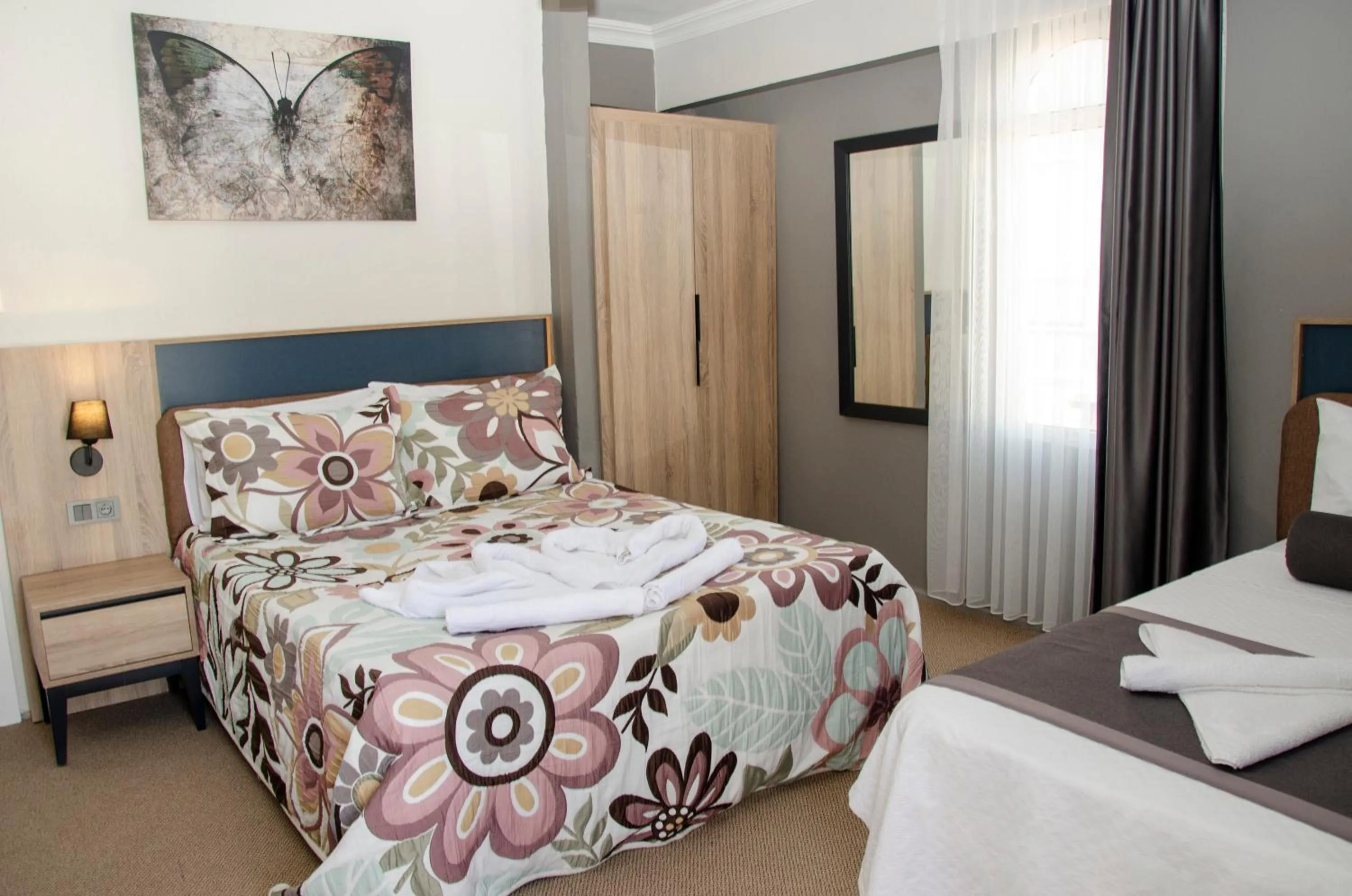 Photo of the whole room, Bed in Ephesus Hera